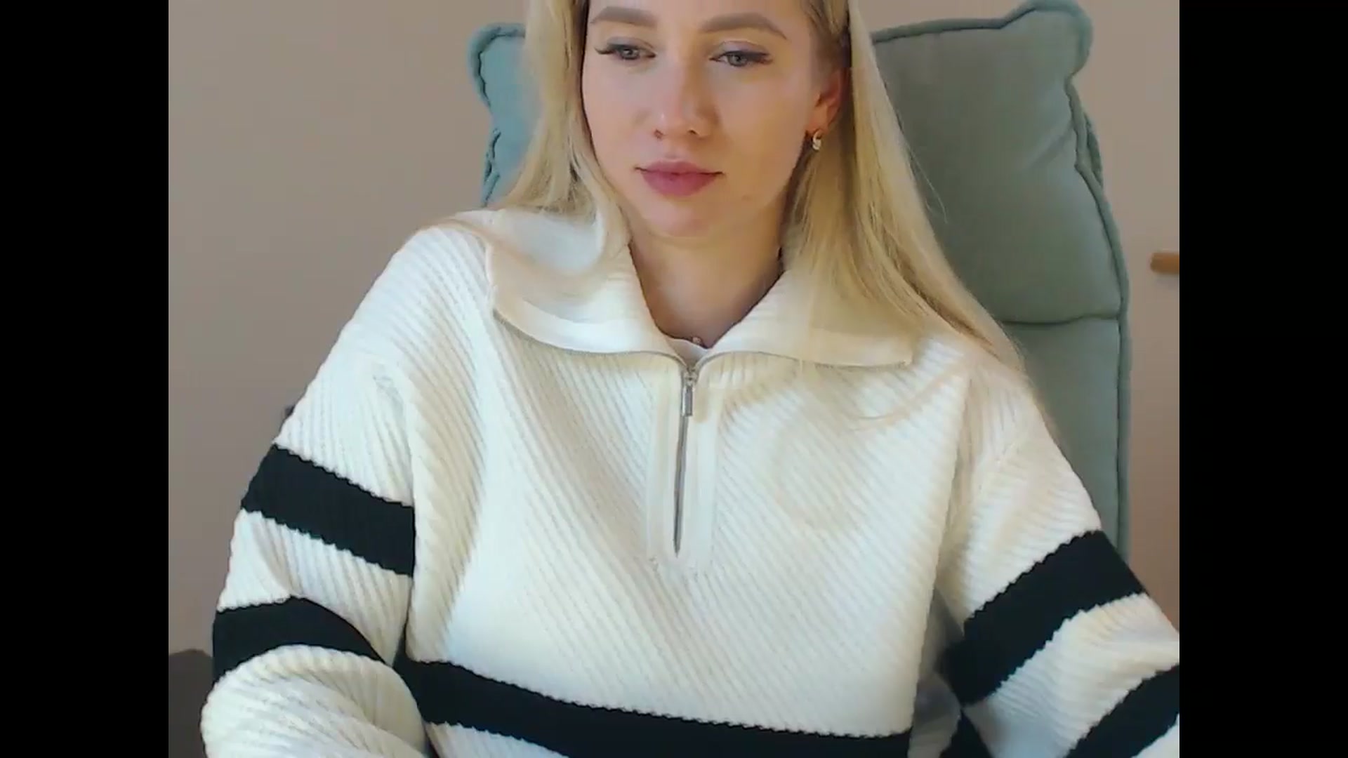 Gallery image thumbnail from Miss_Sylvia's myfreecams stream on, 12/25/2025, 20:14 image 14 of 20