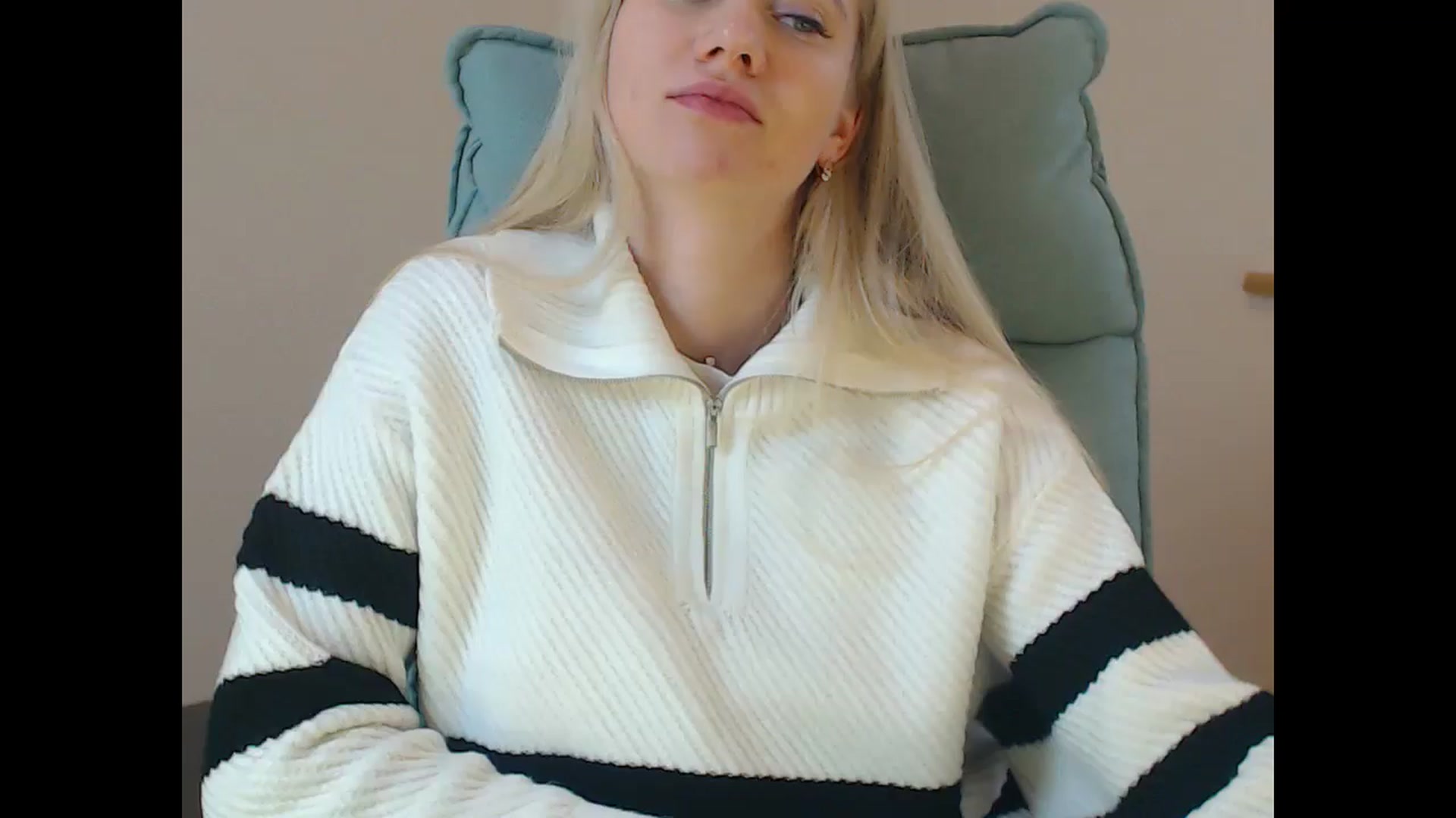 Gallery image thumbnail from Miss_Sylvia's myfreecams stream on, 12/25/2025, 20:14 image 19 of 20