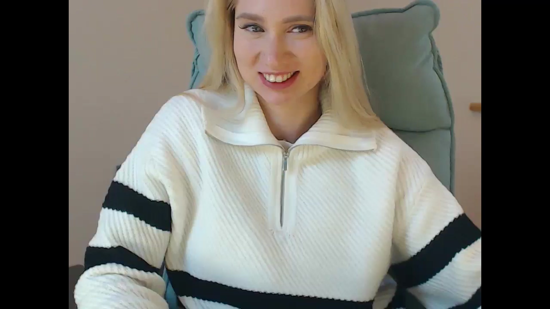 Gallery image thumbnail from Miss_Sylvia's myfreecams stream on, 12/25/2025, 20:14 image 3 of 20
