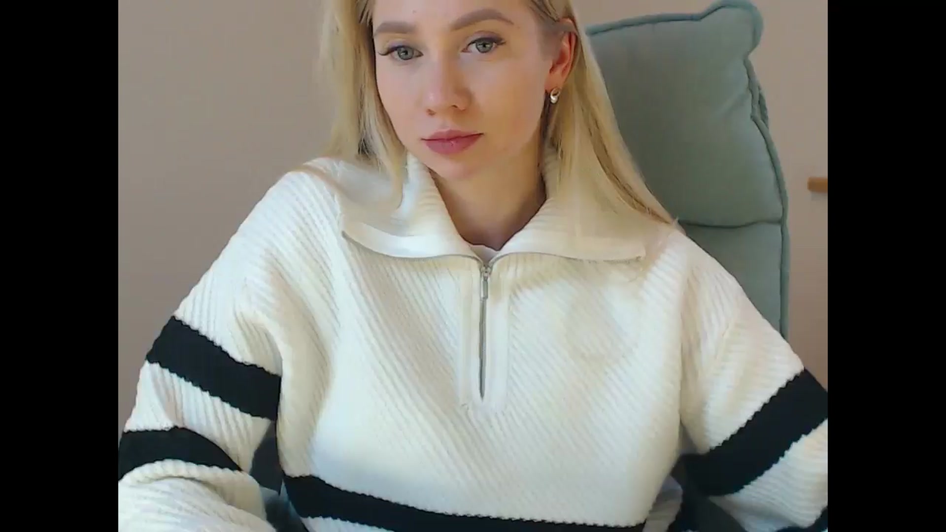 Gallery image thumbnail from Miss_Sylvia's myfreecams stream on, 12/25/2025, 20:14 image 6 of 20