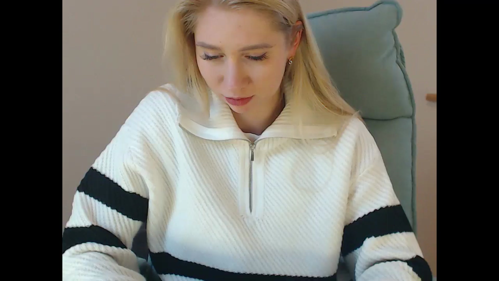 Gallery image thumbnail from Miss_Sylvia's myfreecams stream on, 12/25/2025, 20:14 image 5 of 20