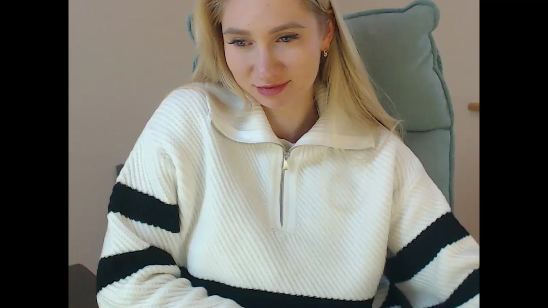 Gallery image thumbnail from Miss_Sylvia's myfreecams stream on, 12/25/2025, 20:14 image 9 of 20