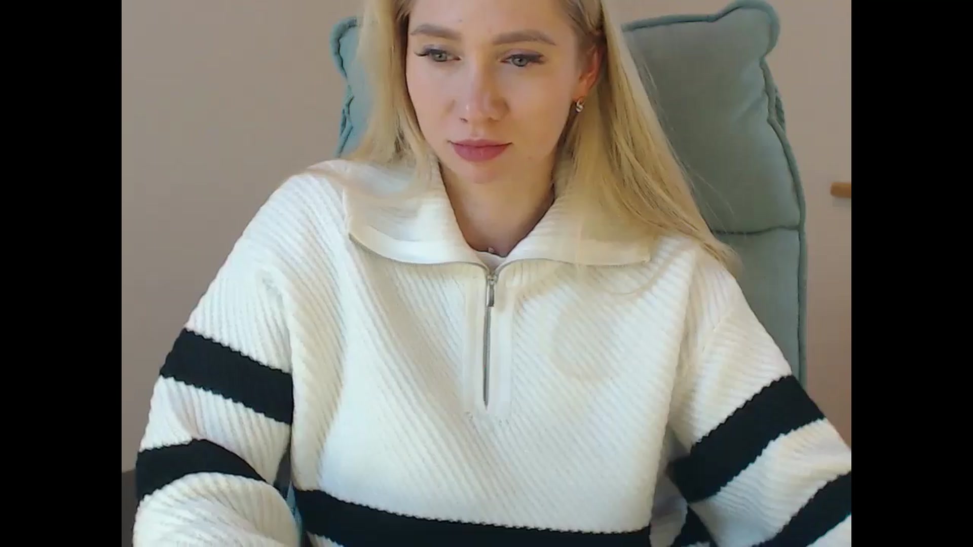Gallery image thumbnail from Miss_Sylvia's myfreecams stream on, 12/25/2025, 20:14 image 12 of 20