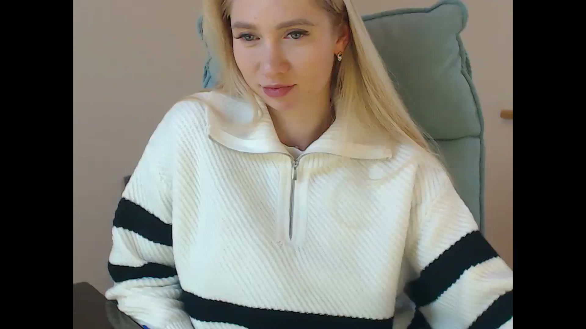 Gallery image thumbnail from Miss_Sylvia's myfreecams stream on, 12/25/2025, 20:14 image 15 of 20