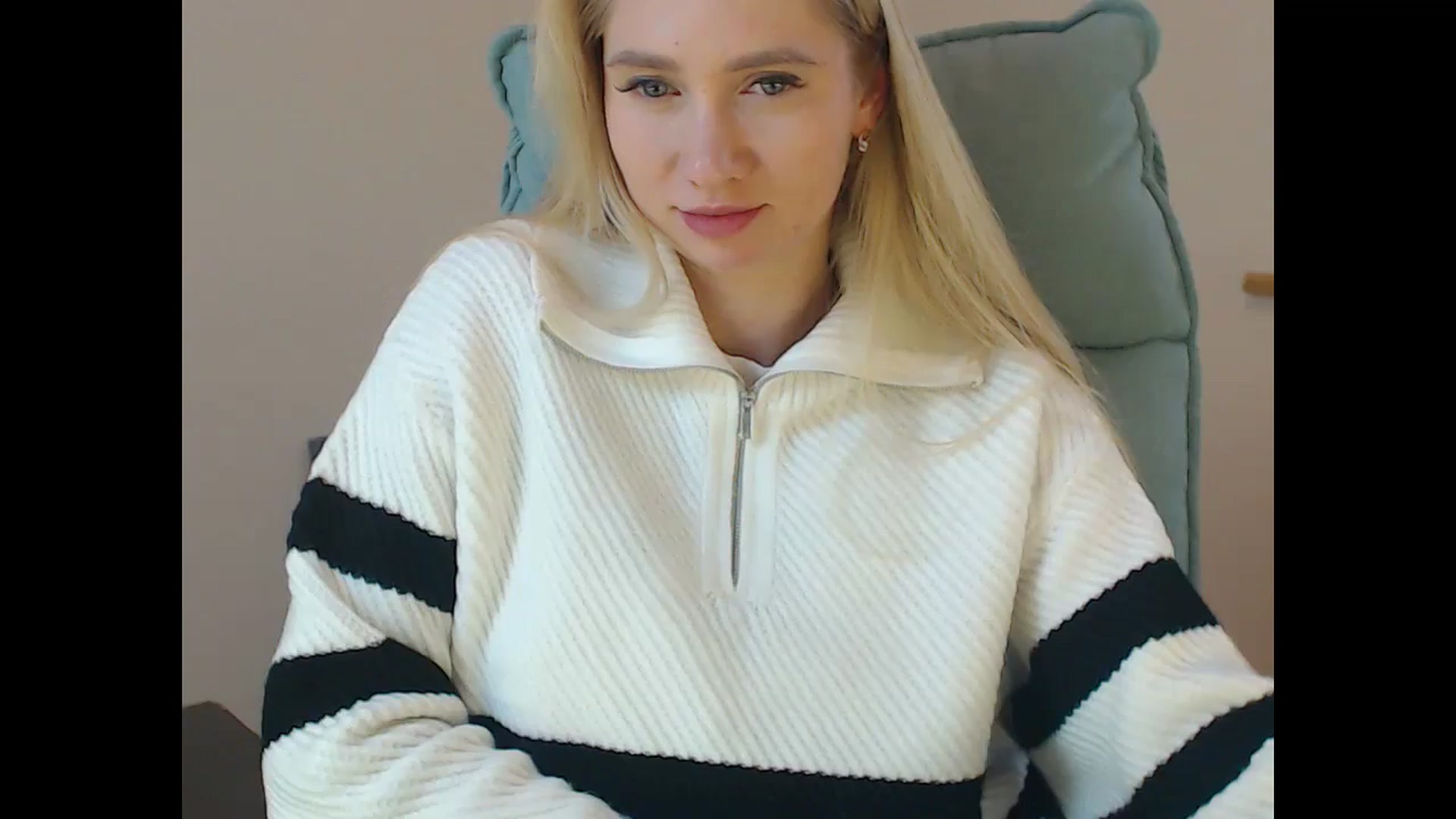 Gallery image thumbnail from Miss_Sylvia's myfreecams stream on, 12/25/2025, 20:14 image 16 of 20