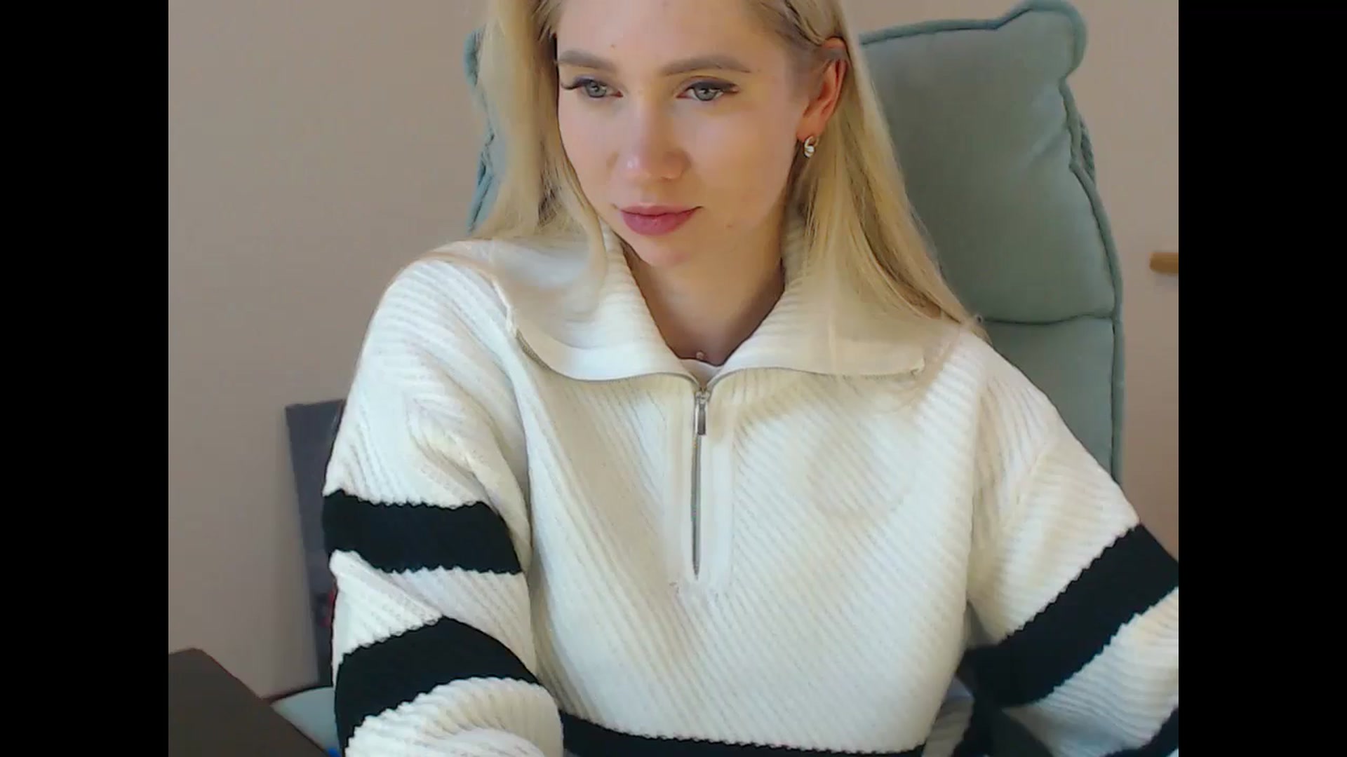 Gallery image thumbnail from Miss_Sylvia's myfreecams stream on, 12/25/2025, 20:14 image 7 of 20