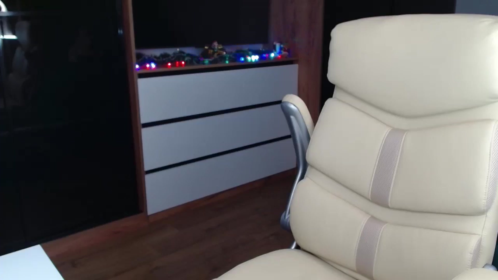 Gallery image thumbnail from Miss_Sylvia's myfreecams stream on, 12/29/2025, 17:26 image 7 of 20