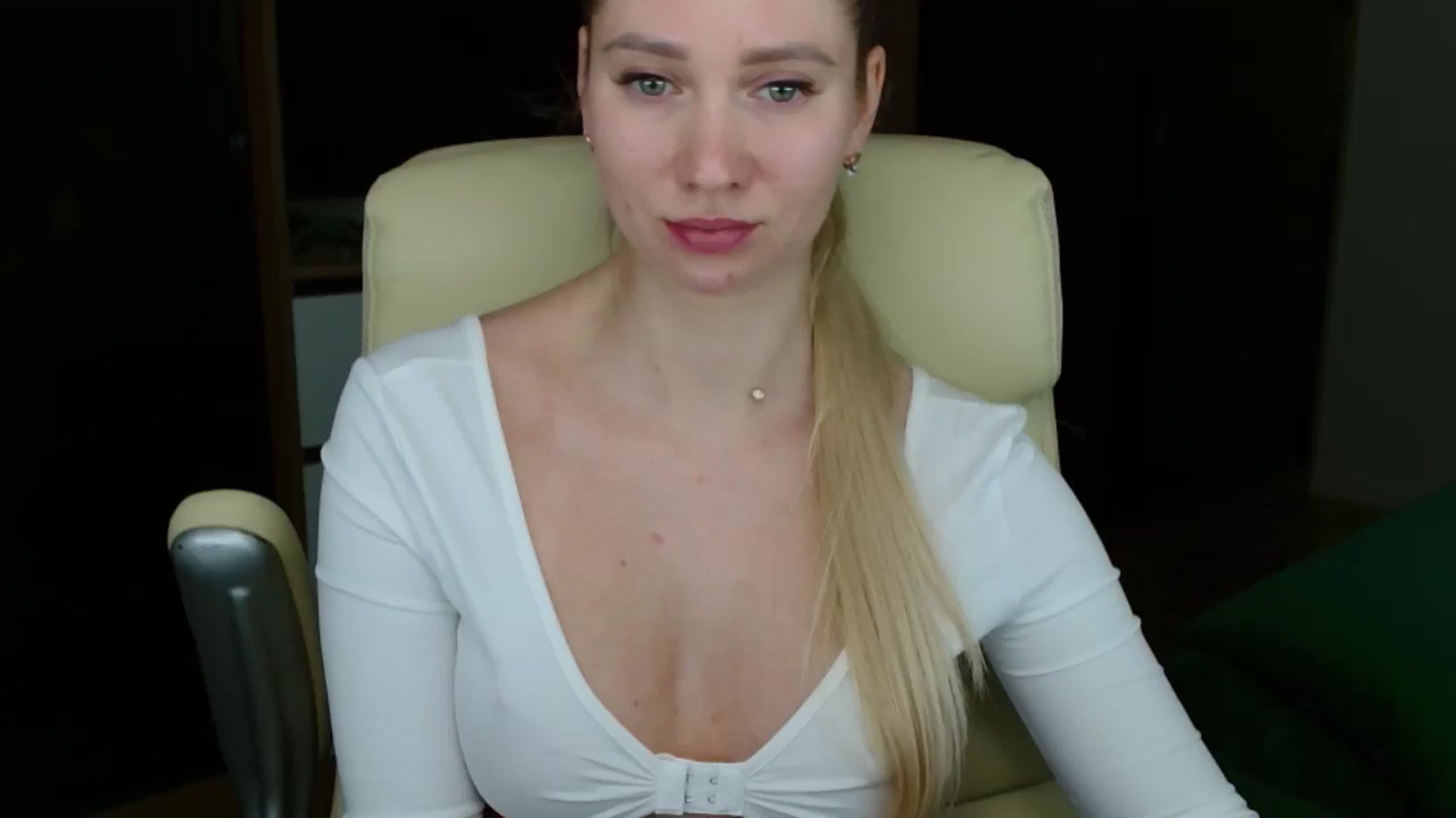 Gallery image thumbnail from Miss_Sylvia's myfreecams stream on, 12/30/2025, 16:35 image 14 of 20