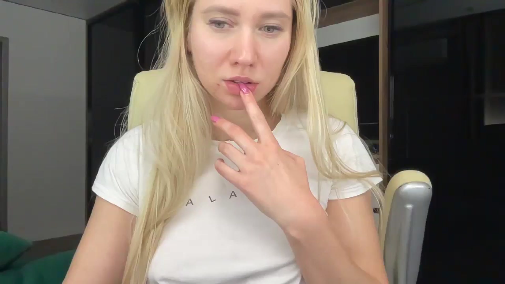 Gallery image thumbnail from Miss_Sylvia's myfreecams stream on, 01/02/2026, 21:42 image 19 of 20