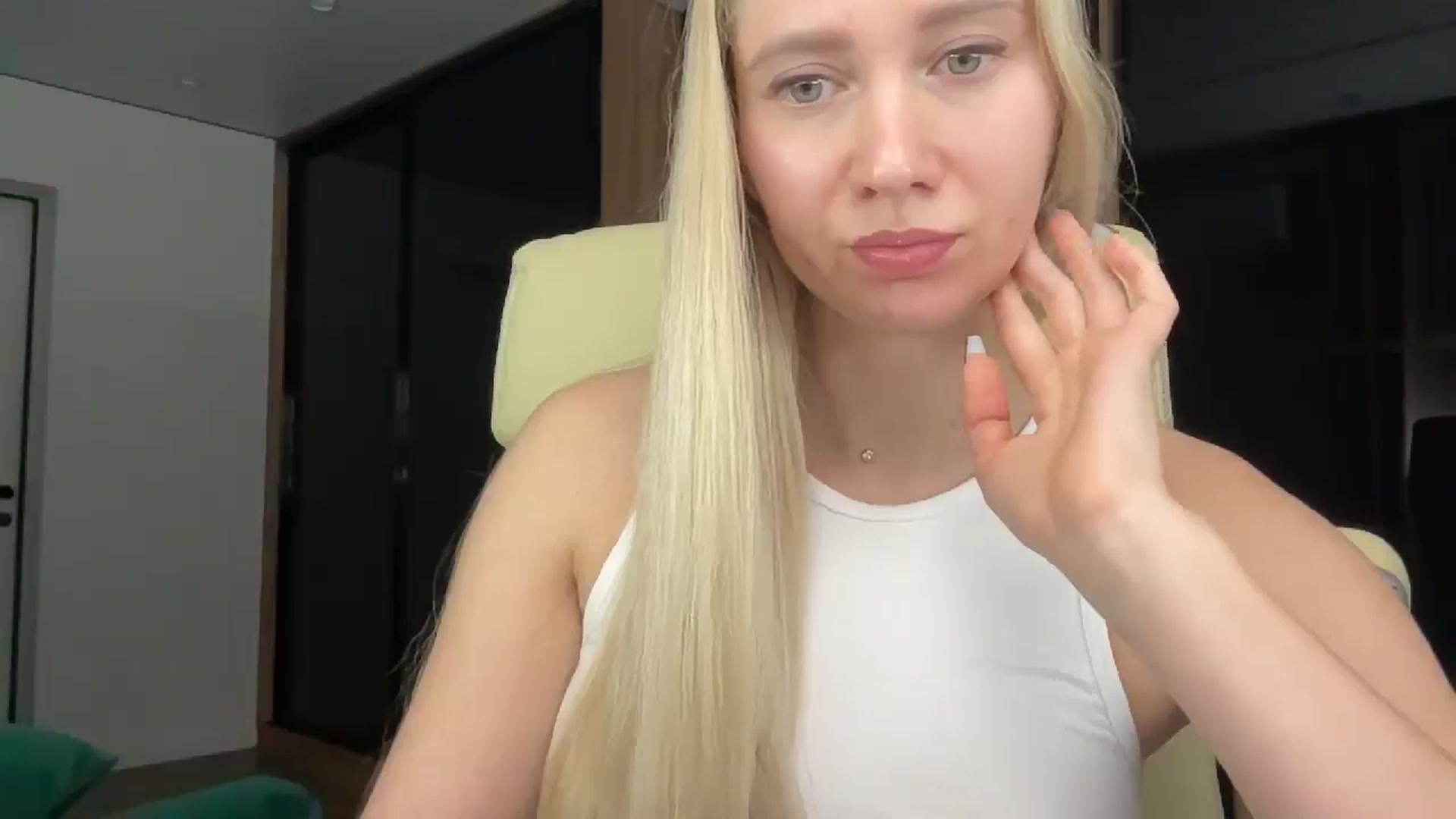 Gallery image thumbnail from Miss_Sylvia's myfreecams stream on, 01/04/2026, 17:35 image 16 of 20