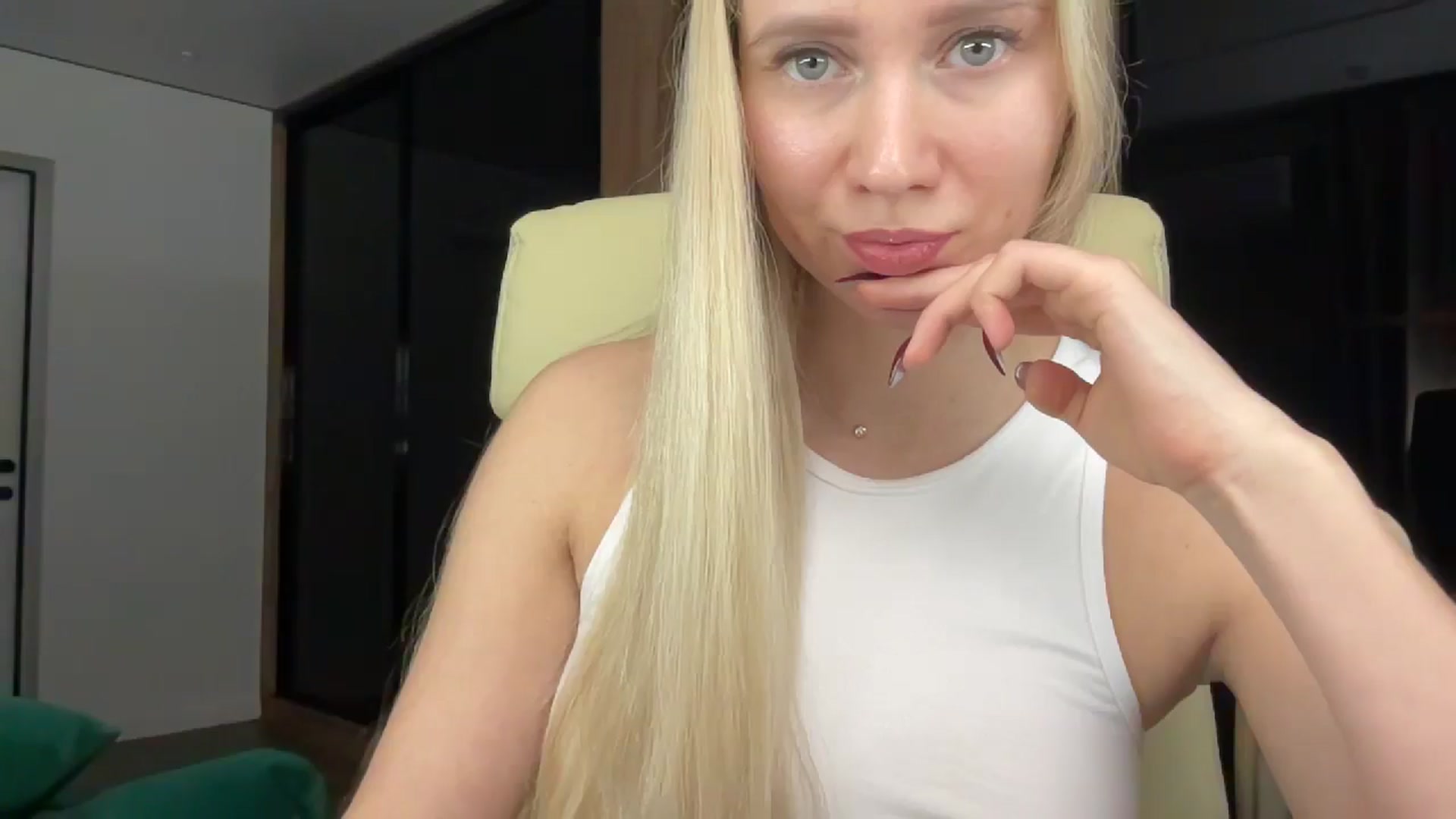 Gallery image thumbnail from Miss_Sylvia's myfreecams stream on, 01/04/2026, 17:35 image 15 of 20