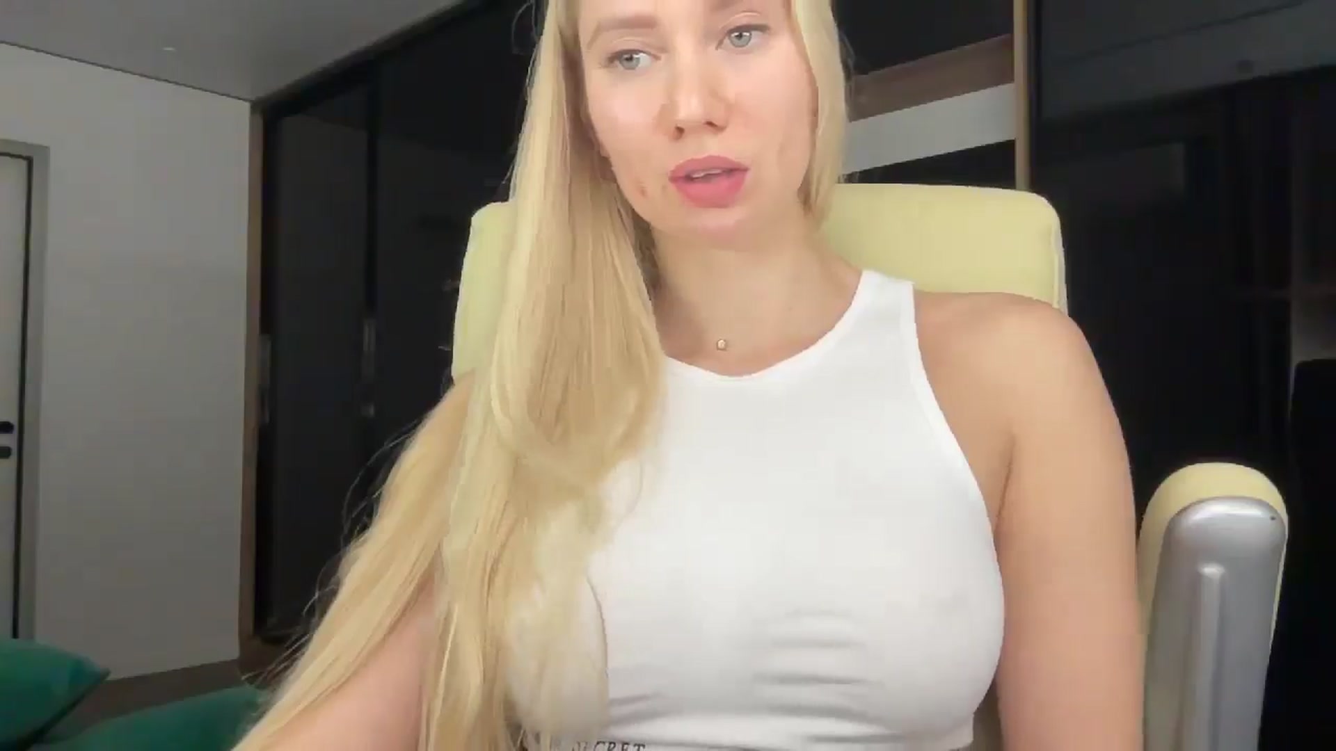 Gallery image thumbnail from Miss_Sylvia's myfreecams stream on, 01/04/2026, 17:35 image 6 of 20