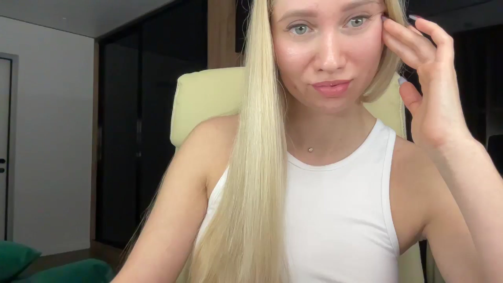 Gallery image thumbnail from Miss_Sylvia's myfreecams stream on, 01/04/2026, 17:35 image 13 of 20