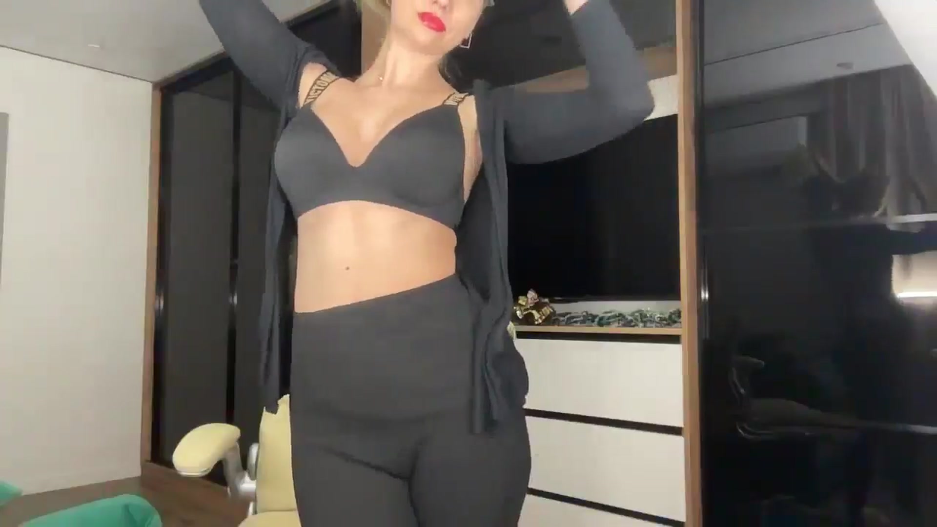 Gallery image thumbnail from Miss_Sylvia's myfreecams stream on, 01/09/2026, 18:40 image 16 of 20