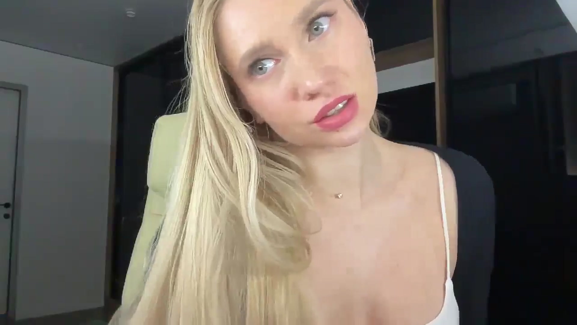 Gallery image thumbnail from Miss_Sylvia's myfreecams stream on, 01/10/2026, 20:42 image 18 of 20