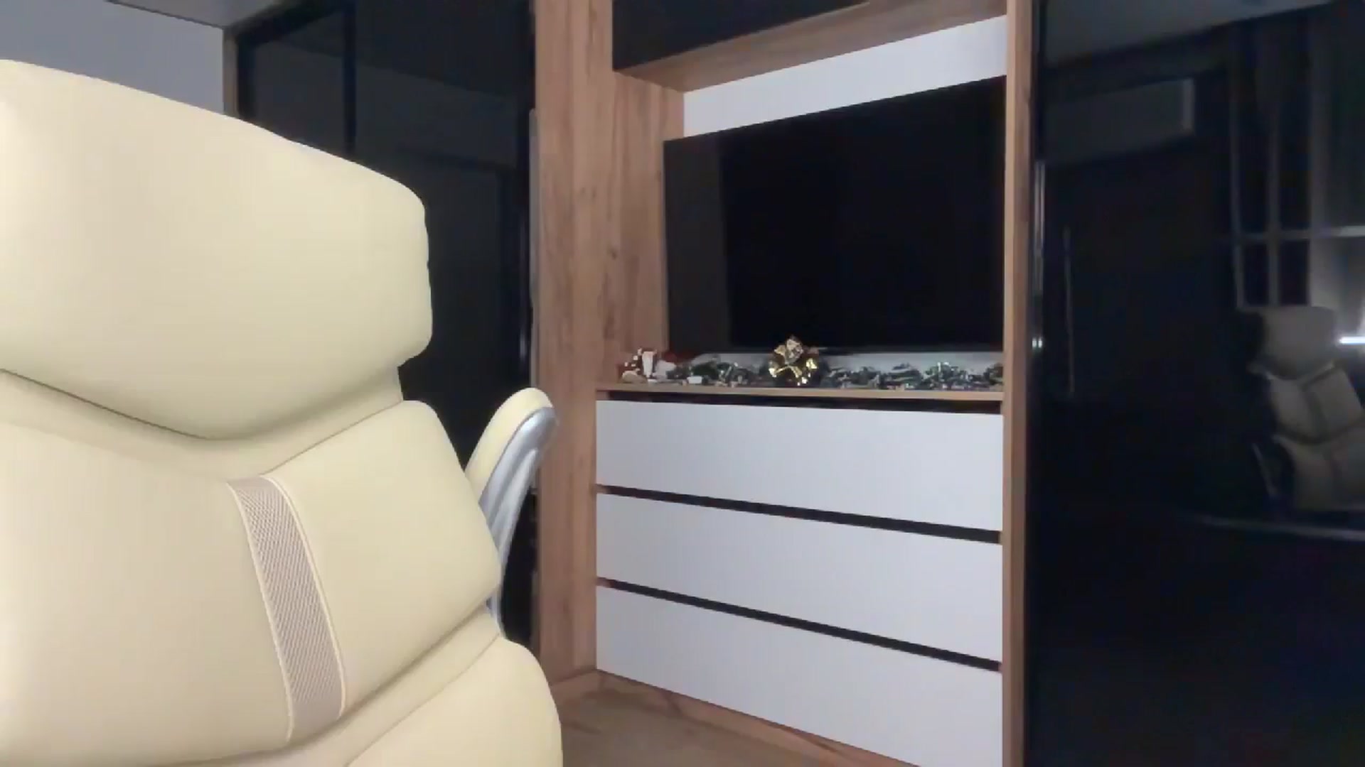 Gallery image thumbnail from Miss_Sylvia's myfreecams stream on, 01/13/2026, 16:04 image 18 of 20