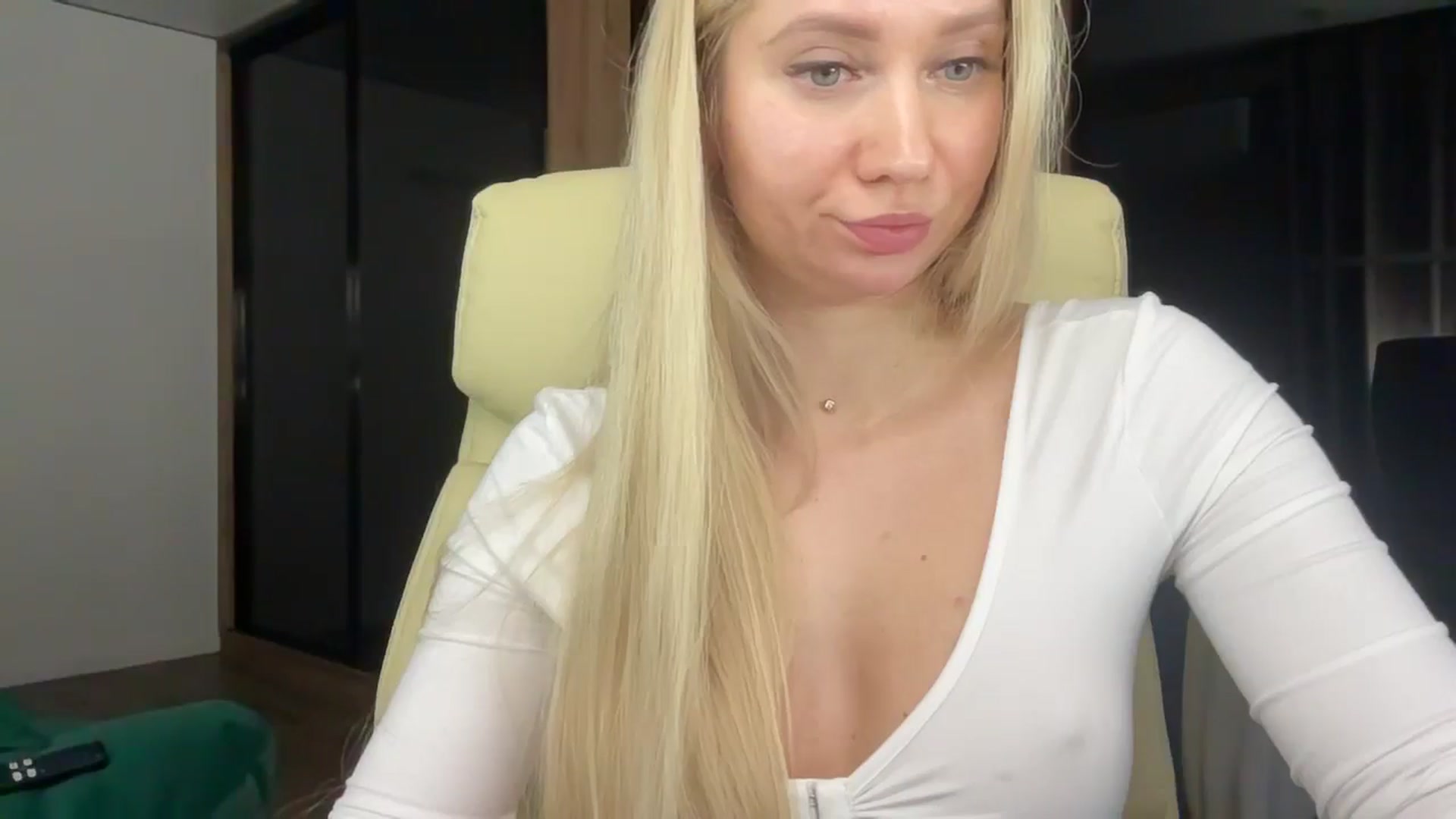Gallery image thumbnail from Miss_Sylvia's myfreecams stream on, 01/15/2026, 21:10 image 18 of 20