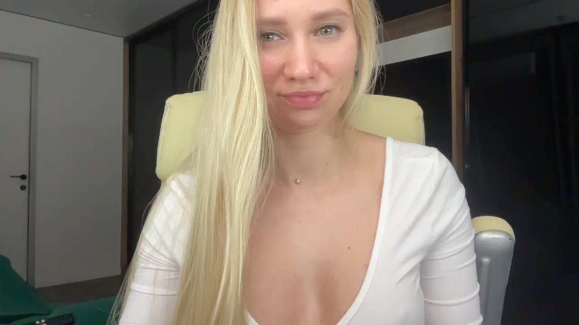 Gallery image thumbnail from Miss_Sylvia's myfreecams stream on, 01/15/2026, 23:33 image 12 of 20