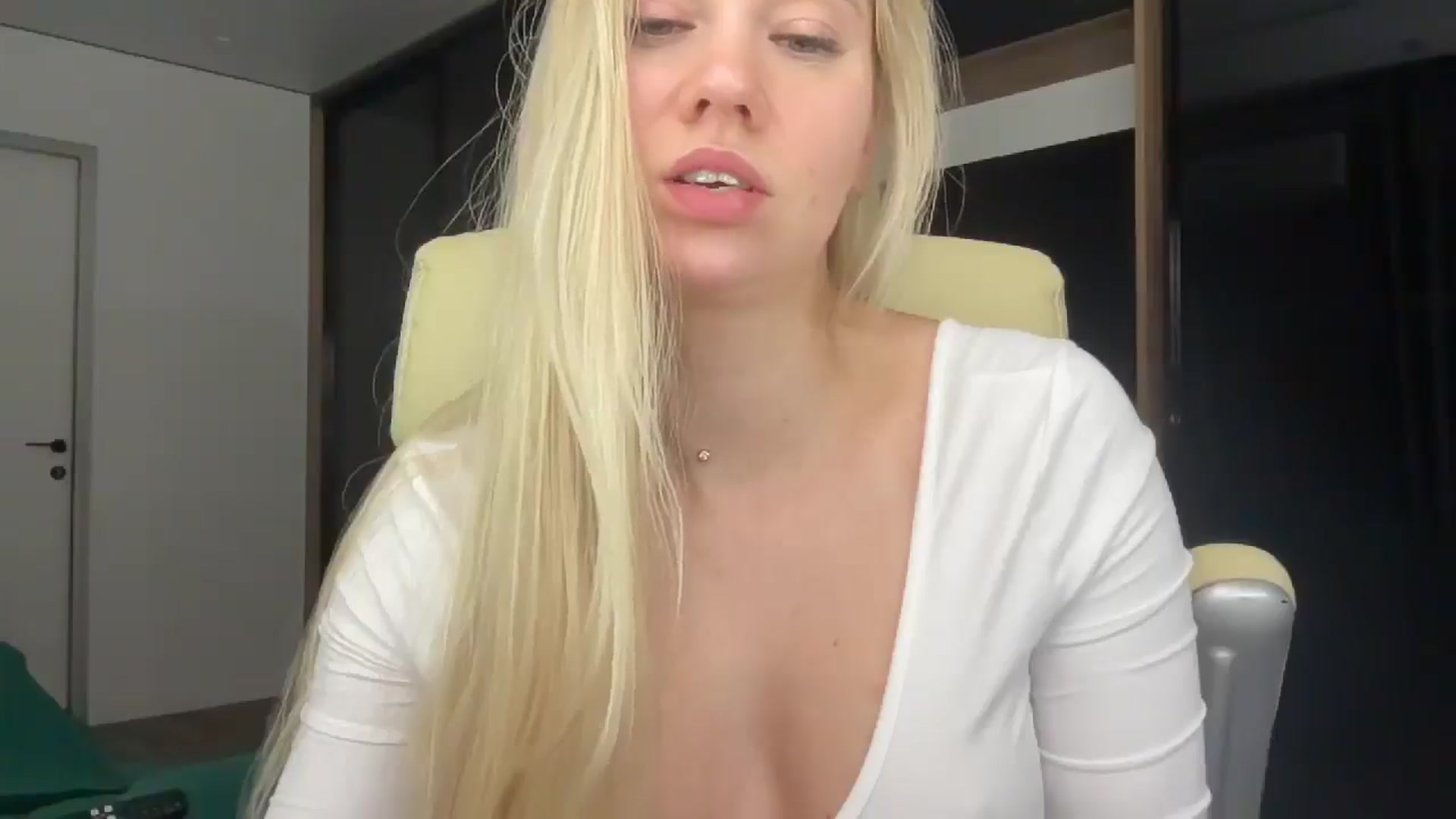 Gallery image thumbnail from Miss_Sylvia's myfreecams stream on, 01/15/2026, 23:33 image 10 of 20