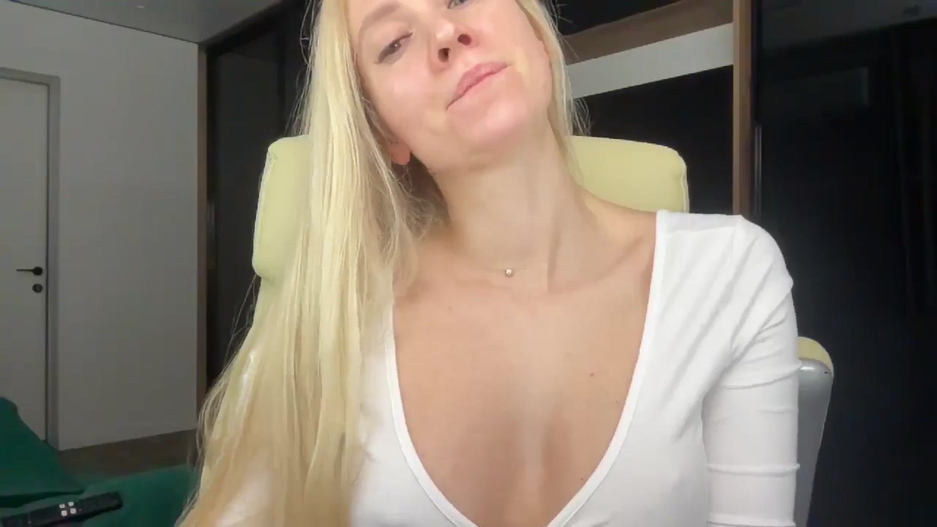Gallery image thumbnail from Miss_Sylvia's myfreecams stream on, 01/15/2026, 23:33 image 6 of 20
