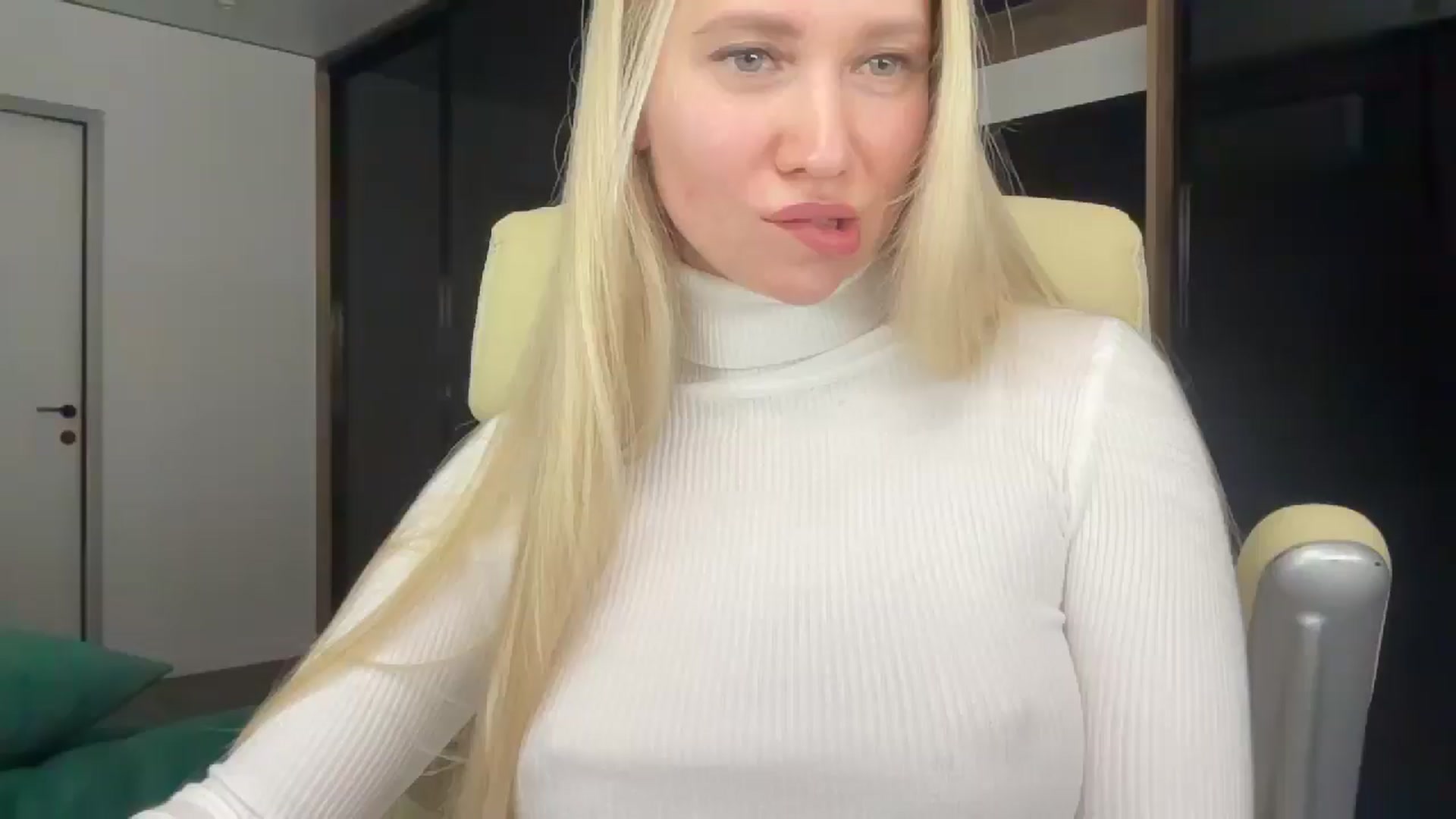 Gallery image thumbnail from Miss_Sylvia's myfreecams stream on, 01/18/2026, 18:43 image 12 of 20