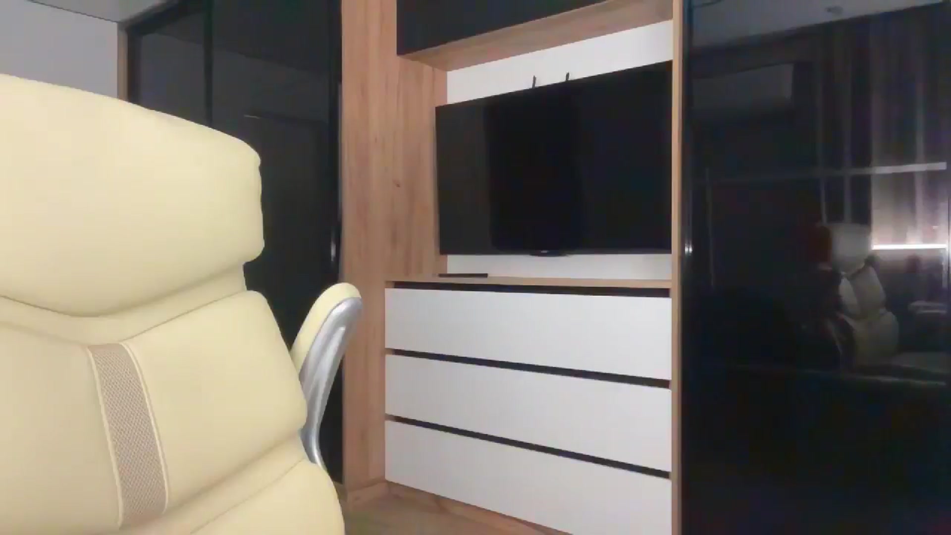 Gallery image thumbnail from Miss_Sylvia's myfreecams stream on, 01/23/2026, 19:02 image 18 of 20