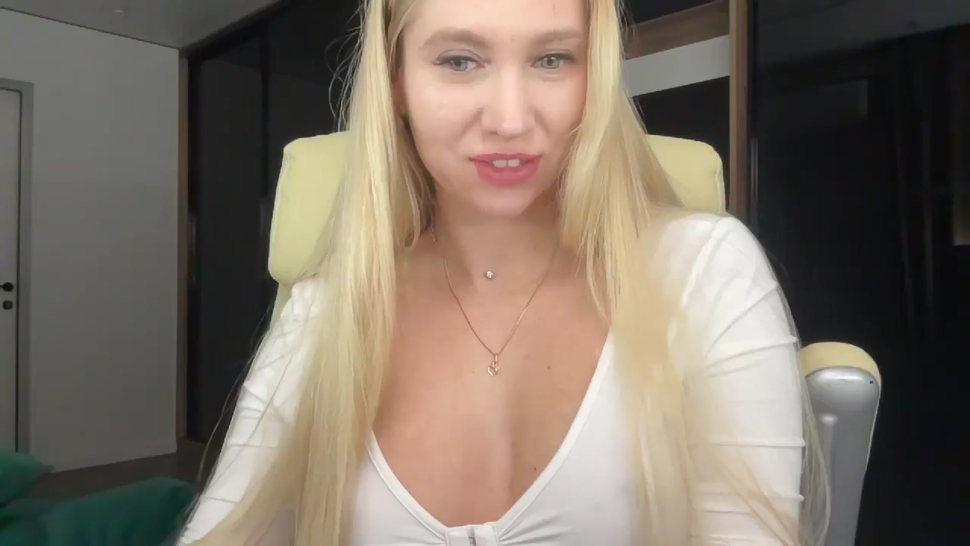Gallery image thumbnail from Miss_Sylvia's myfreecams stream on, 01/26/2026, 19:34 image 17 of 20