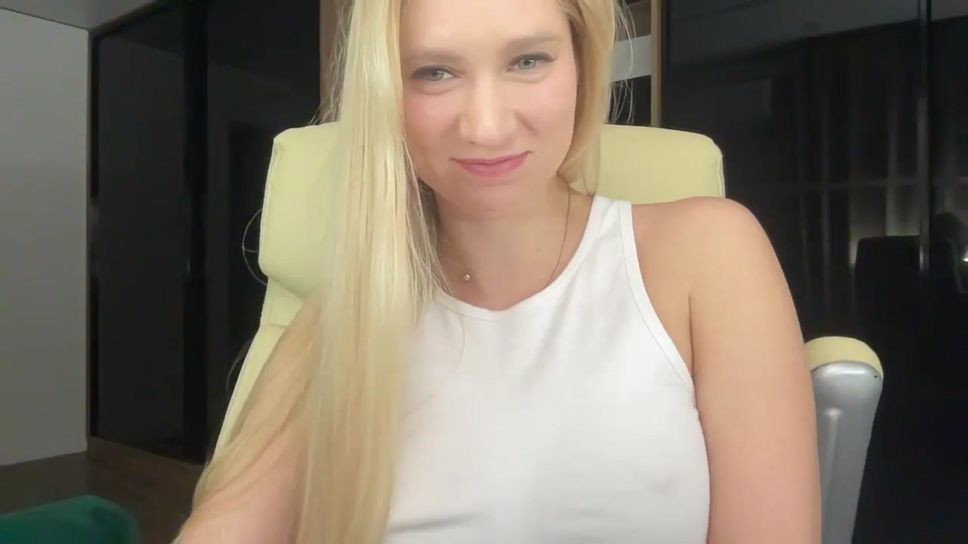 Gallery image thumbnail from Miss_Sylvia's myfreecams stream on, 01/27/2026, 19:22 image 17 of 20