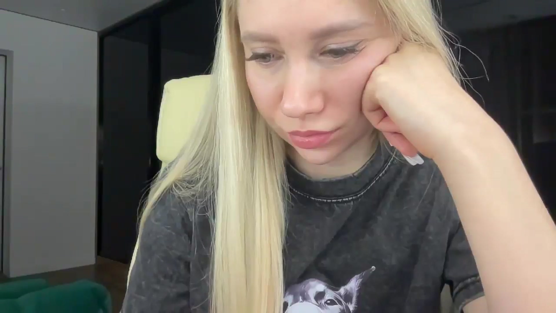 Gallery image thumbnail from Miss_Sylvia's myfreecams stream on, 02/03/2026, 19:49 image 17 of 20