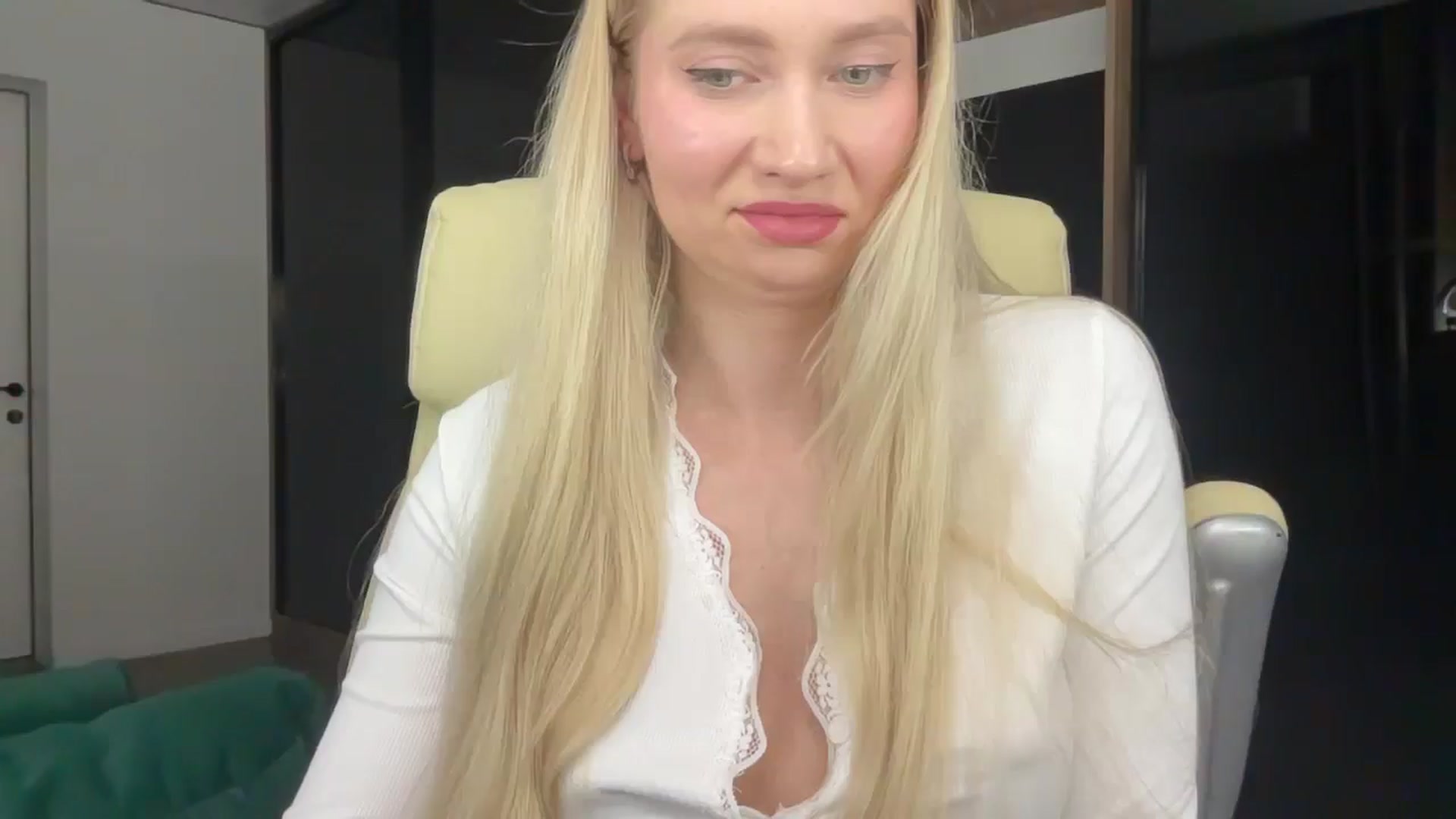 Gallery image thumbnail from Miss_Sylvia's myfreecams stream on, 02/26/2026, 19:30 image 16 of 20