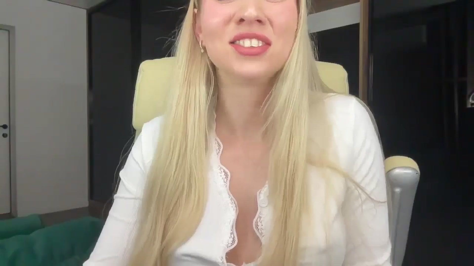 Gallery image thumbnail from Miss_Sylvia's myfreecams stream on, 02/26/2026, 19:30 image 15 of 20