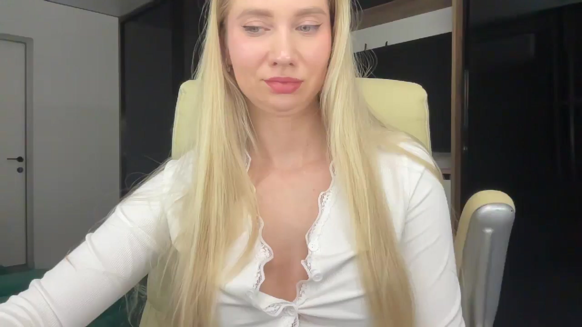 Gallery image thumbnail from Miss_Sylvia's myfreecams stream on, 02/26/2026, 20:11 image 17 of 20