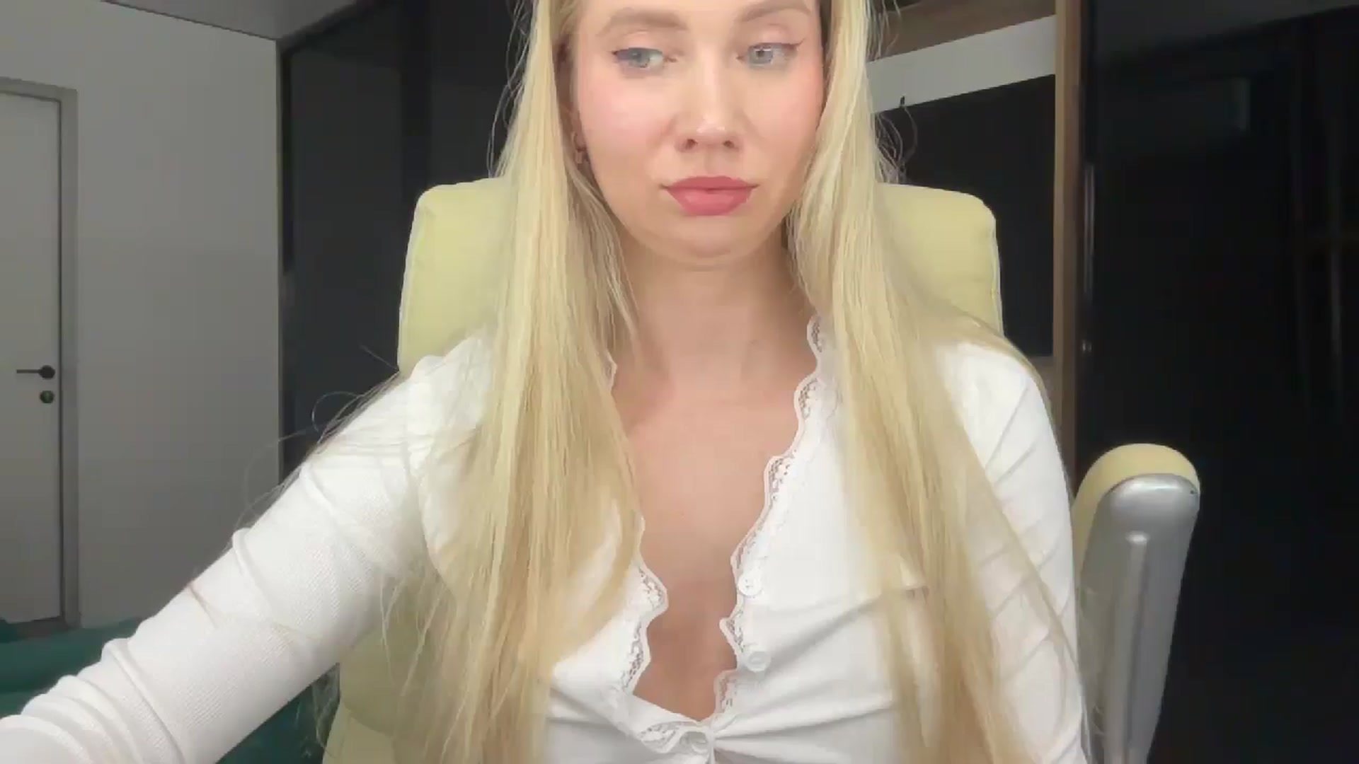 Gallery image thumbnail from Miss_Sylvia's myfreecams stream on, 02/26/2026, 20:11 image 12 of 20