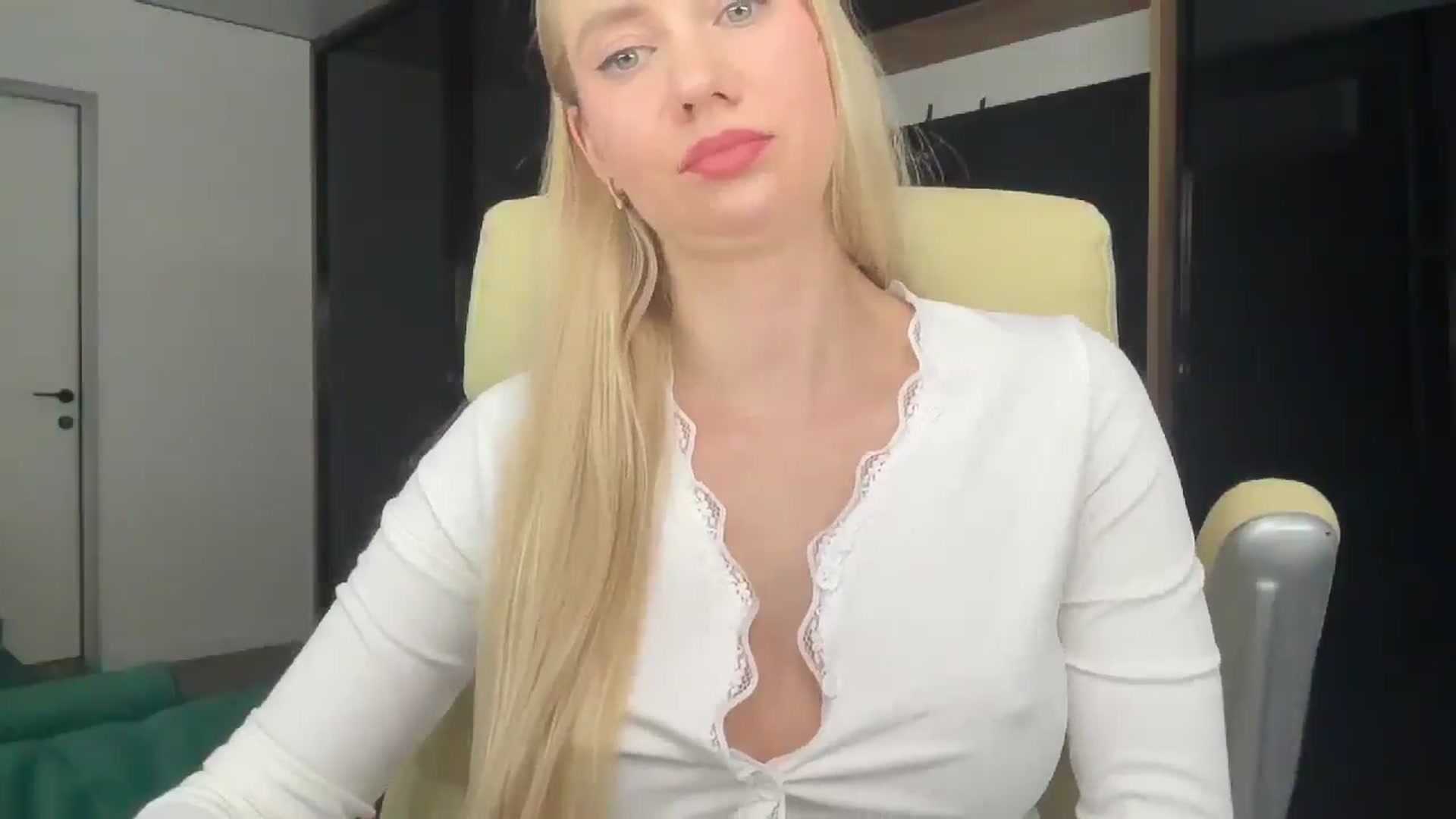 Gallery image thumbnail from Miss_Sylvia's myfreecams stream on, 02/26/2026, 22:23 image 18 of 20