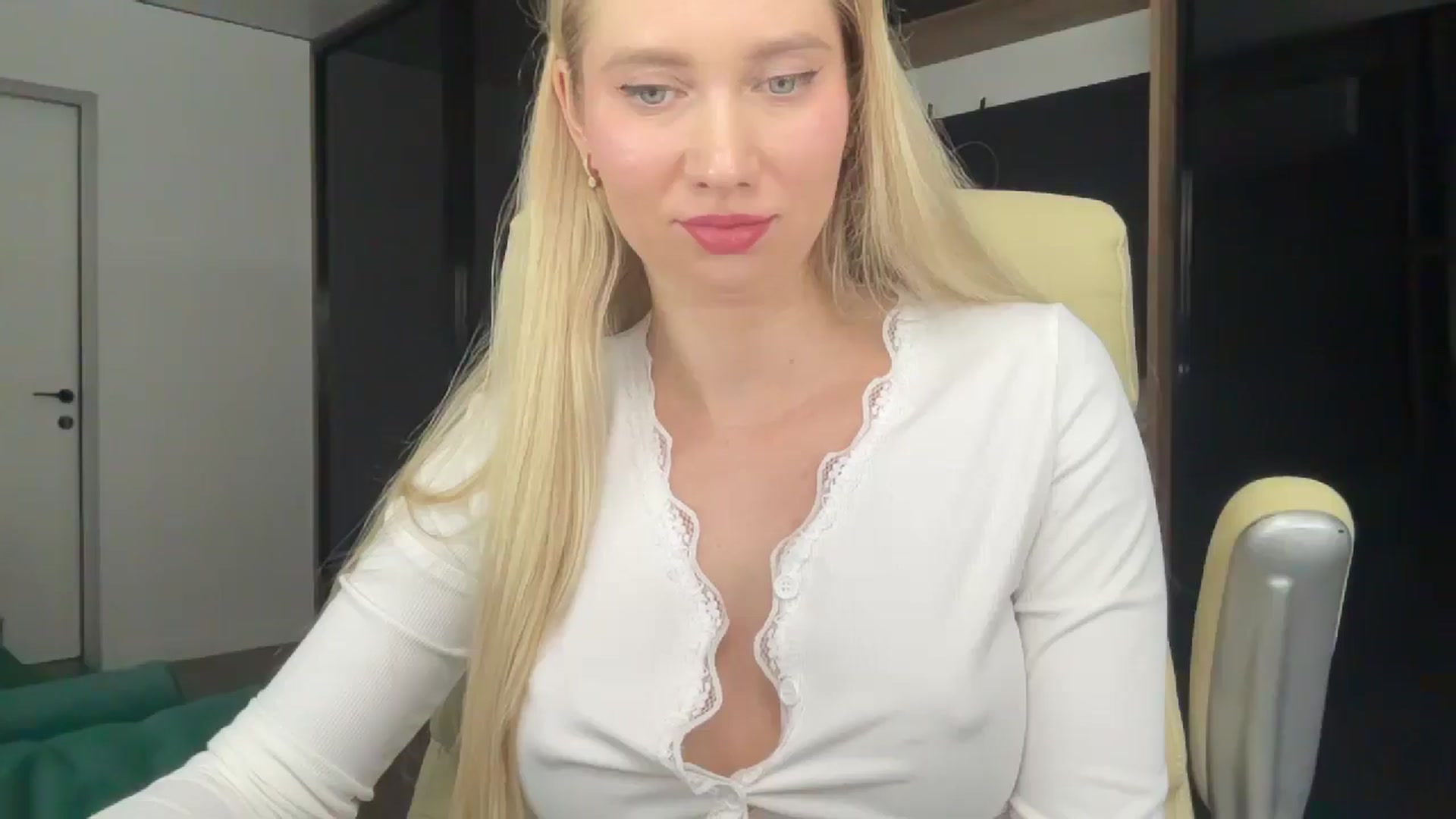 Gallery image thumbnail from Miss_Sylvia's myfreecams stream on, 02/26/2026, 22:23 image 9 of 20