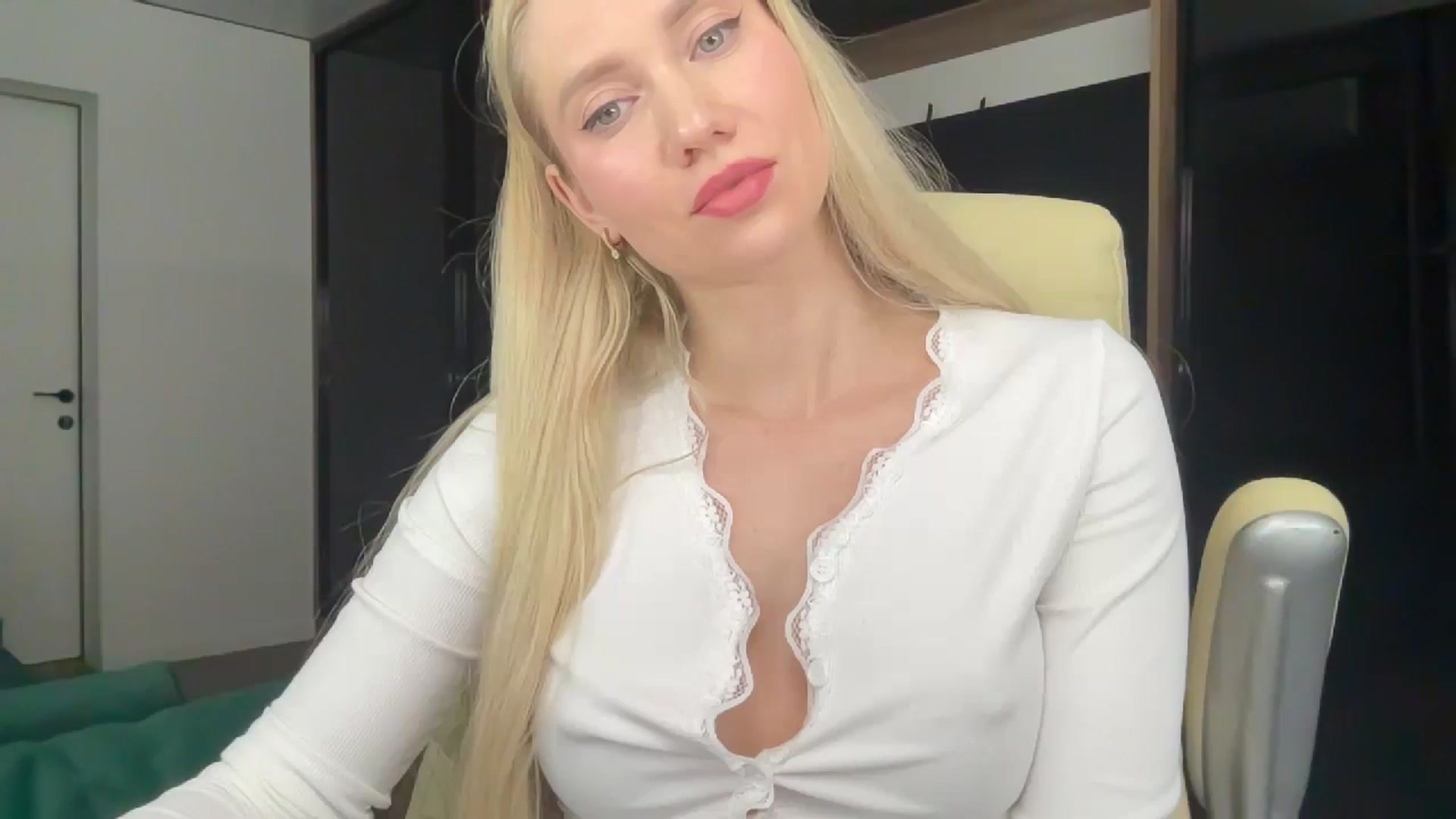 Gallery image thumbnail from Miss_Sylvia's myfreecams stream on, 02/26/2026, 22:23 image 8 of 20
