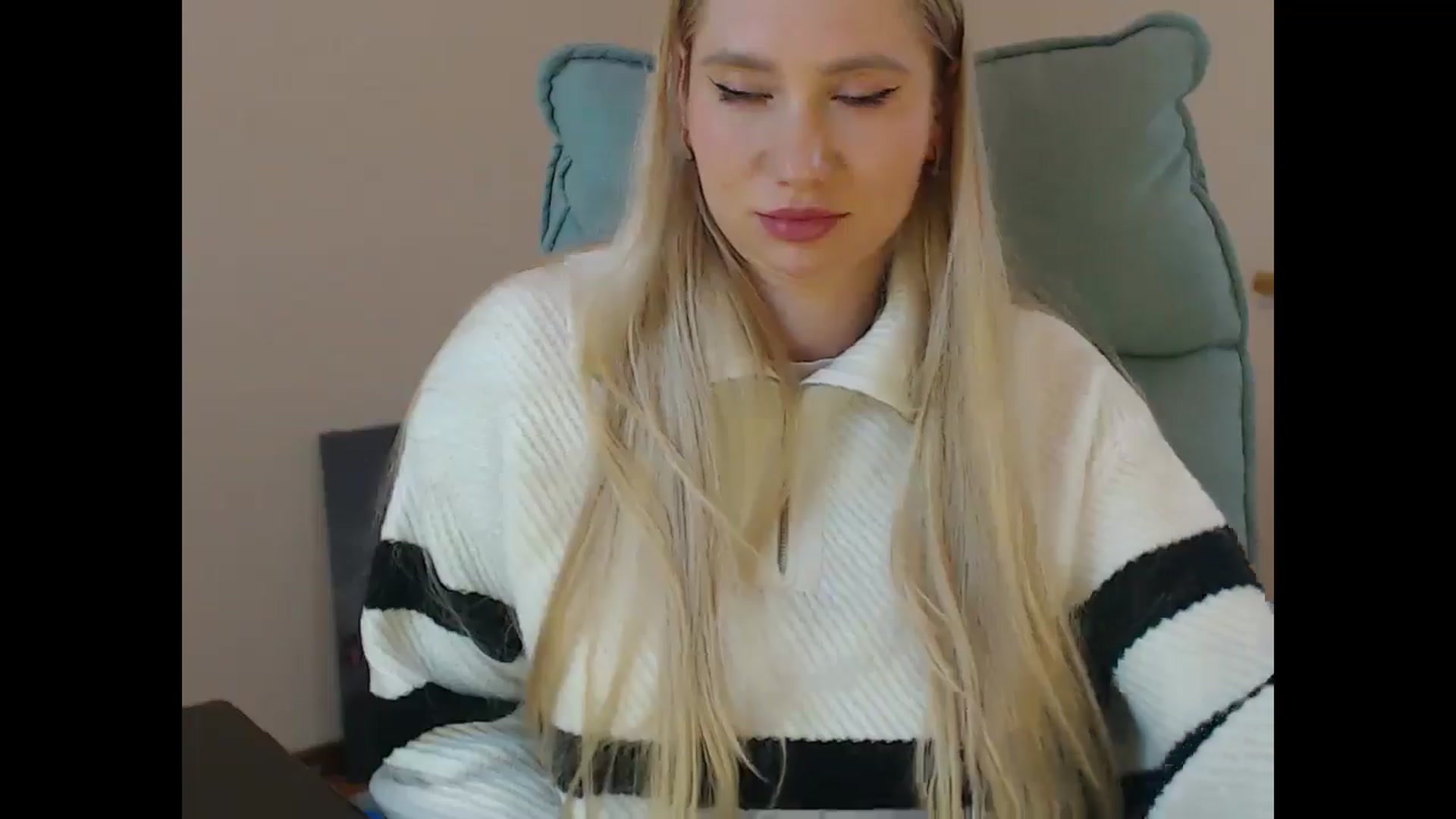 Gallery image thumbnail from Miss_Sylvia's myfreecams stream on, 03/02/2026, 18:54 image 17 of 20