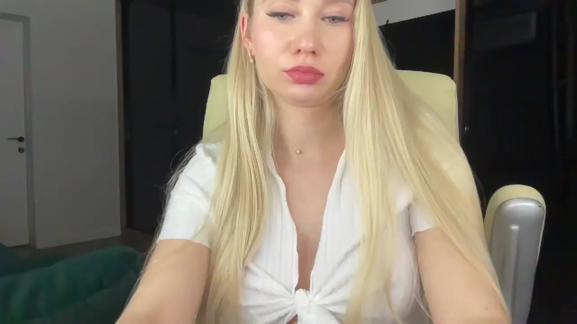 Gallery image thumbnail from Miss_Sylvia's myfreecams stream on, 03/09/2026, 21:30 image 19 of 20