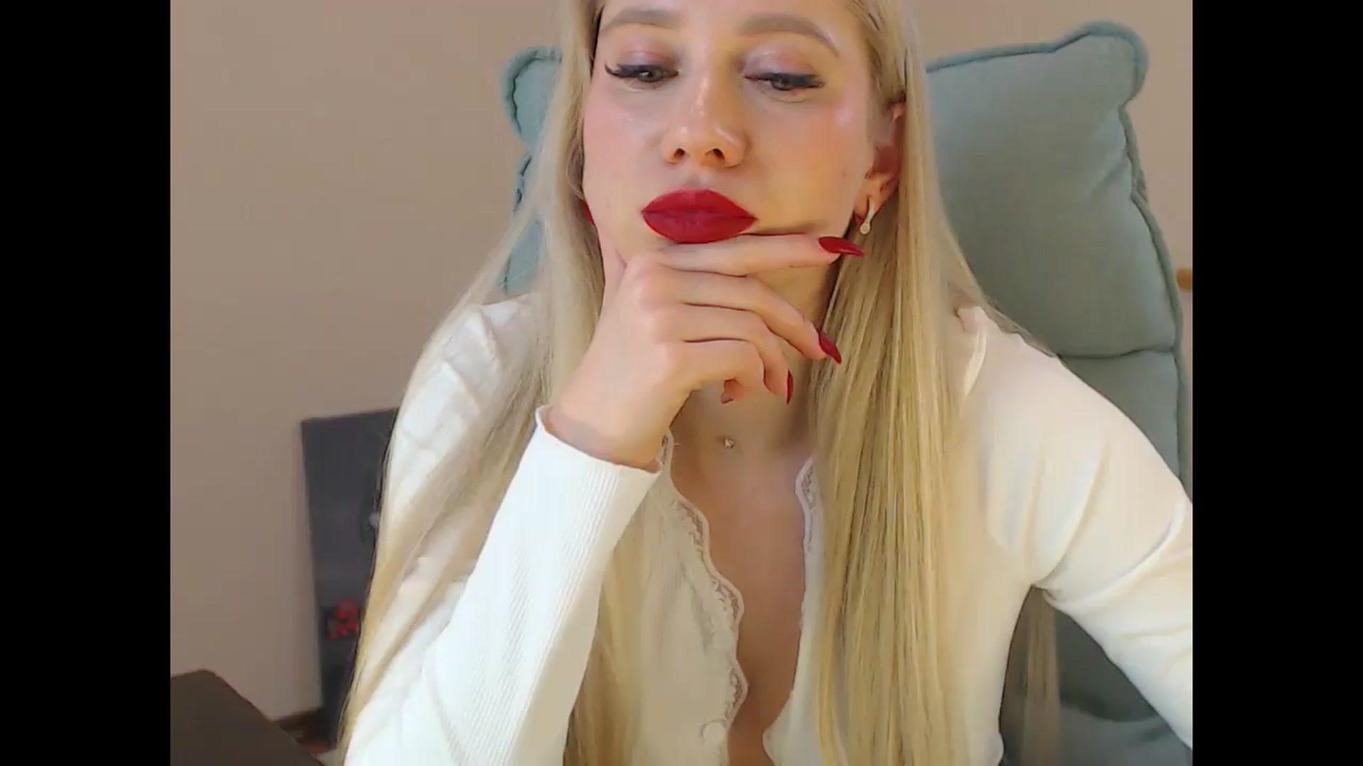 Gallery image thumbnail from Miss_Sylvia's myfreecams stream on, 03/11/2026, 20:49 image 18 of 20