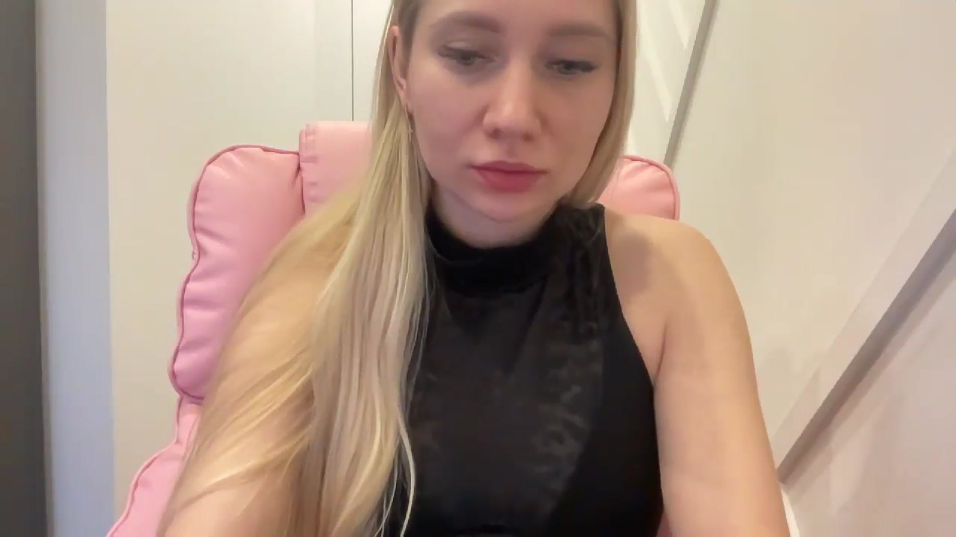 Gallery image thumbnail from Miss_Sylvia's myfreecams stream on, 03/25/2026, 20:07 image 17 of 20
