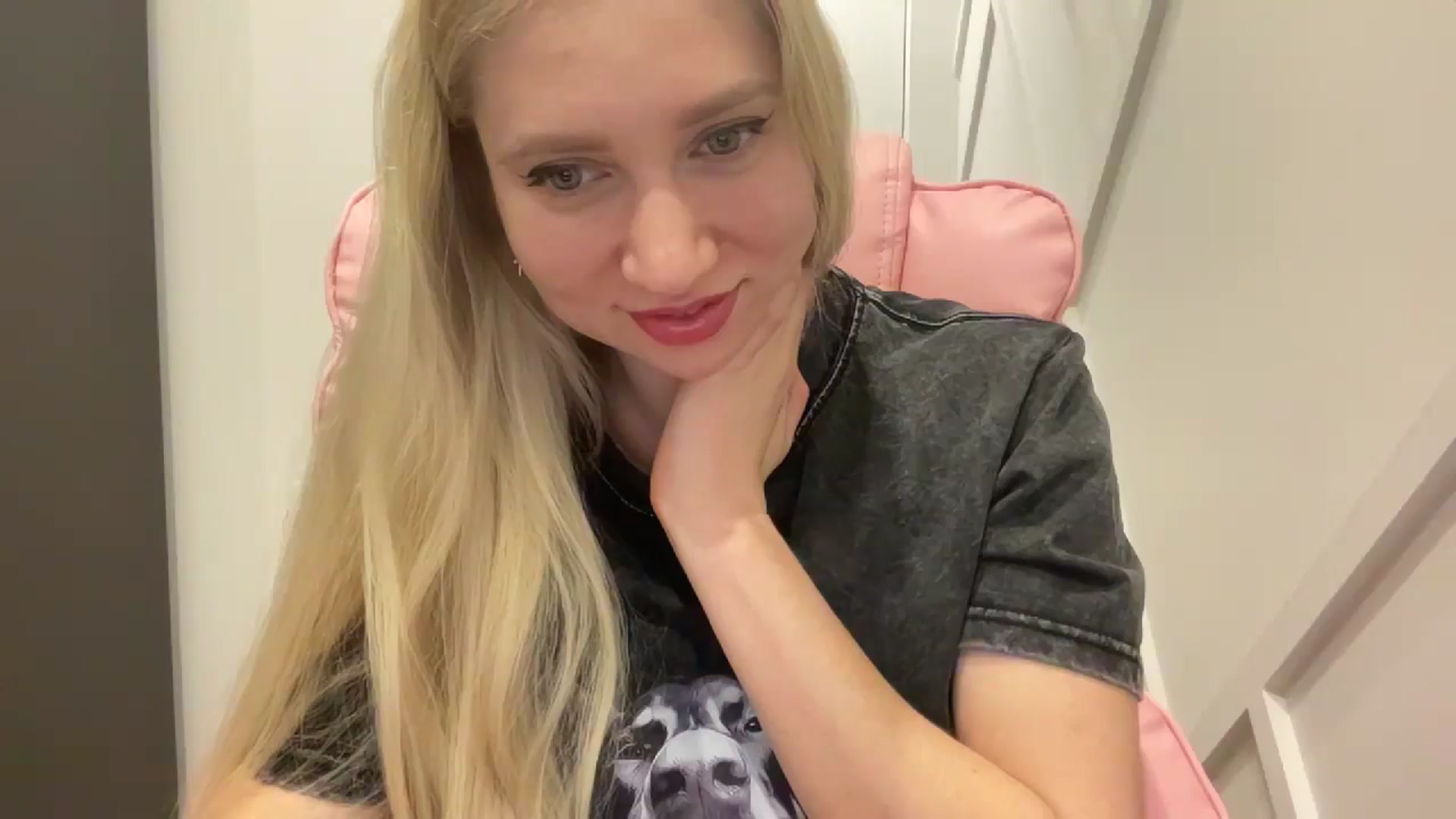 Gallery image thumbnail from Miss_Sylvia's myfreecams stream on, 03/26/2026, 17:44 image 19 of 20
