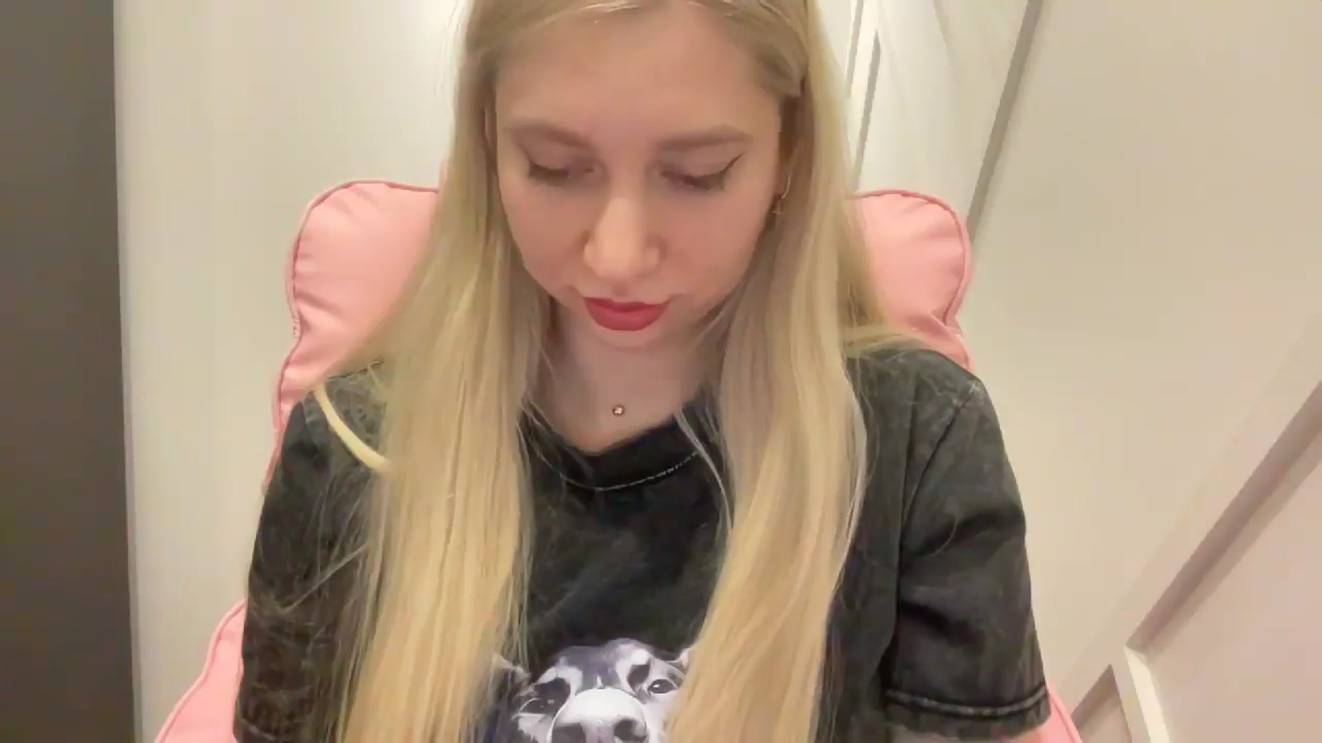 Gallery image thumbnail from Miss_Sylvia's myfreecams stream on, 03/26/2026, 19:45 image 6 of 20