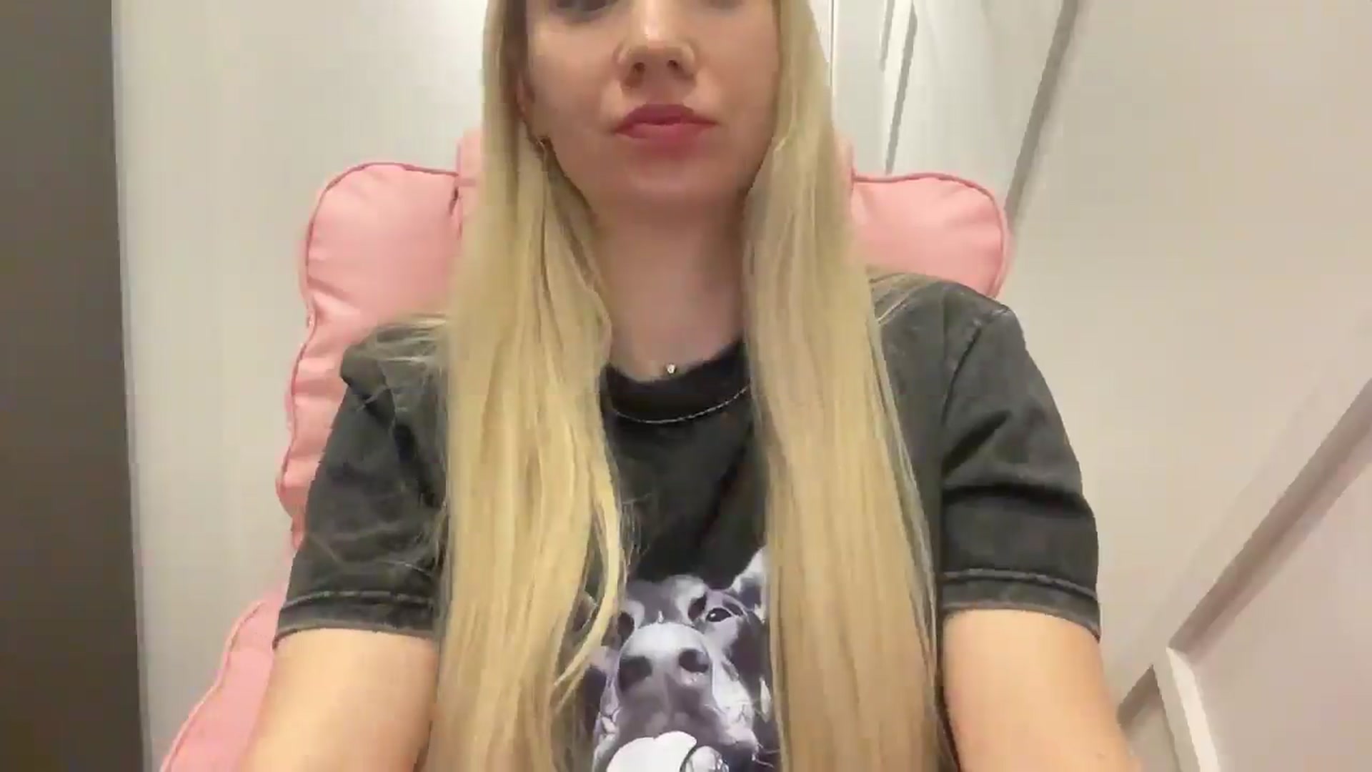 Gallery image thumbnail from Miss_Sylvia's myfreecams stream on, 03/26/2026, 19:45 image 15 of 20