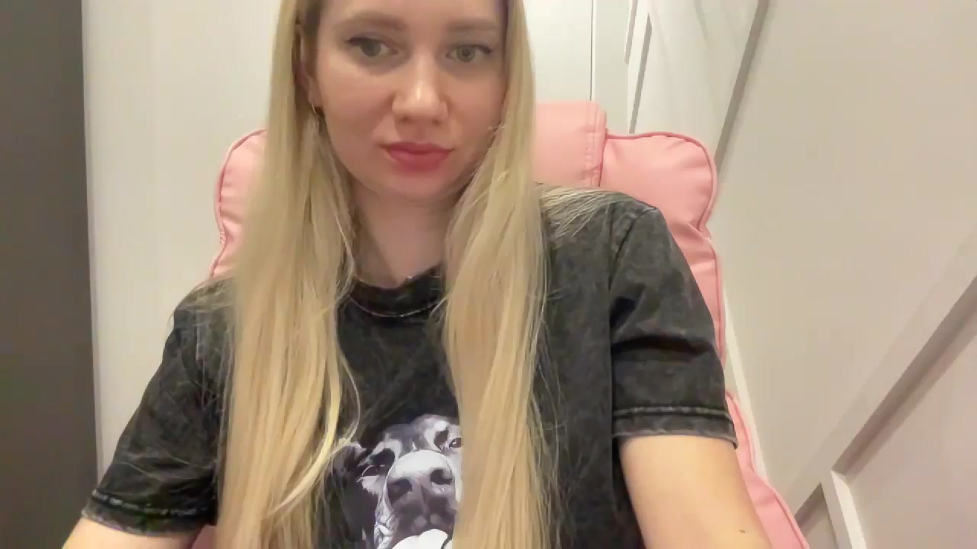 Gallery image thumbnail from Miss_Sylvia's myfreecams stream on, 03/26/2026, 19:45 image 16 of 20