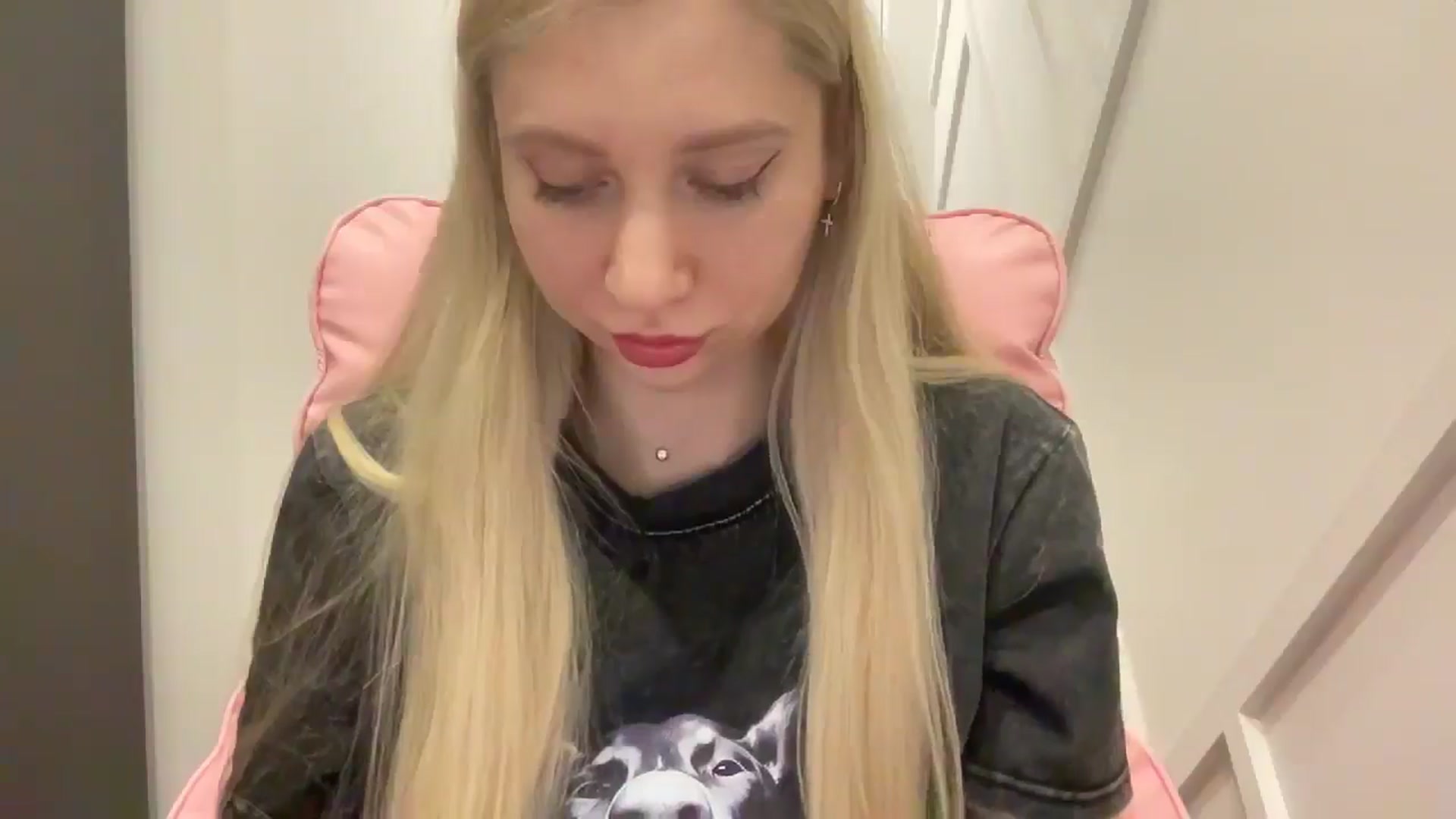 Gallery image thumbnail from Miss_Sylvia's myfreecams stream on, 03/26/2026, 19:45 image 5 of 20