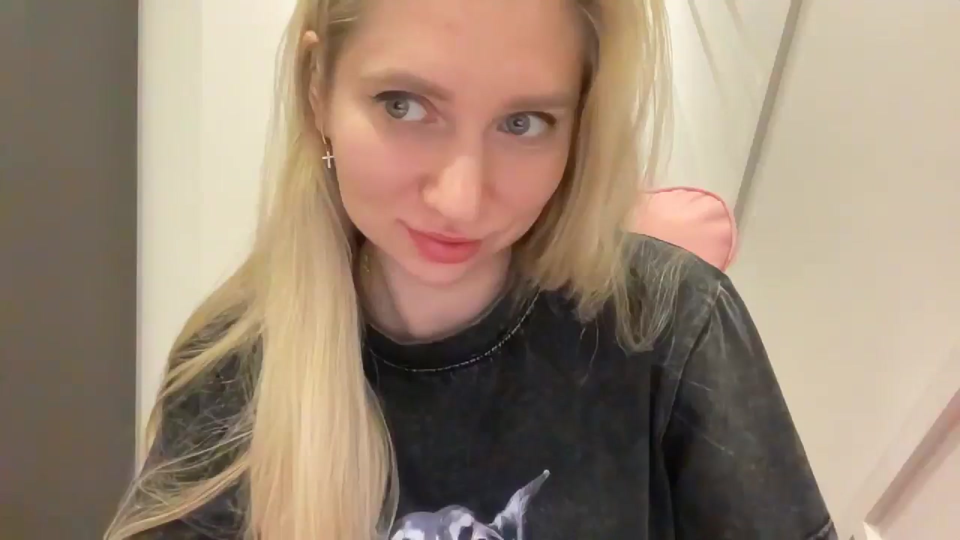 Gallery image thumbnail from Miss_Sylvia's myfreecams stream on, 03/26/2026, 22:03 image 1 of 20