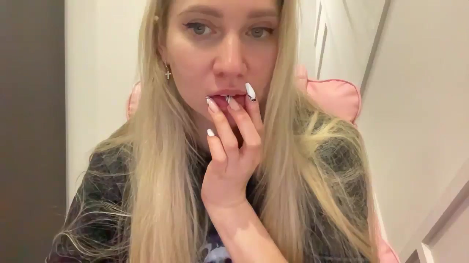 Gallery image thumbnail from Miss_Sylvia's myfreecams stream on, 03/26/2026, 22:03 image 9 of 20
