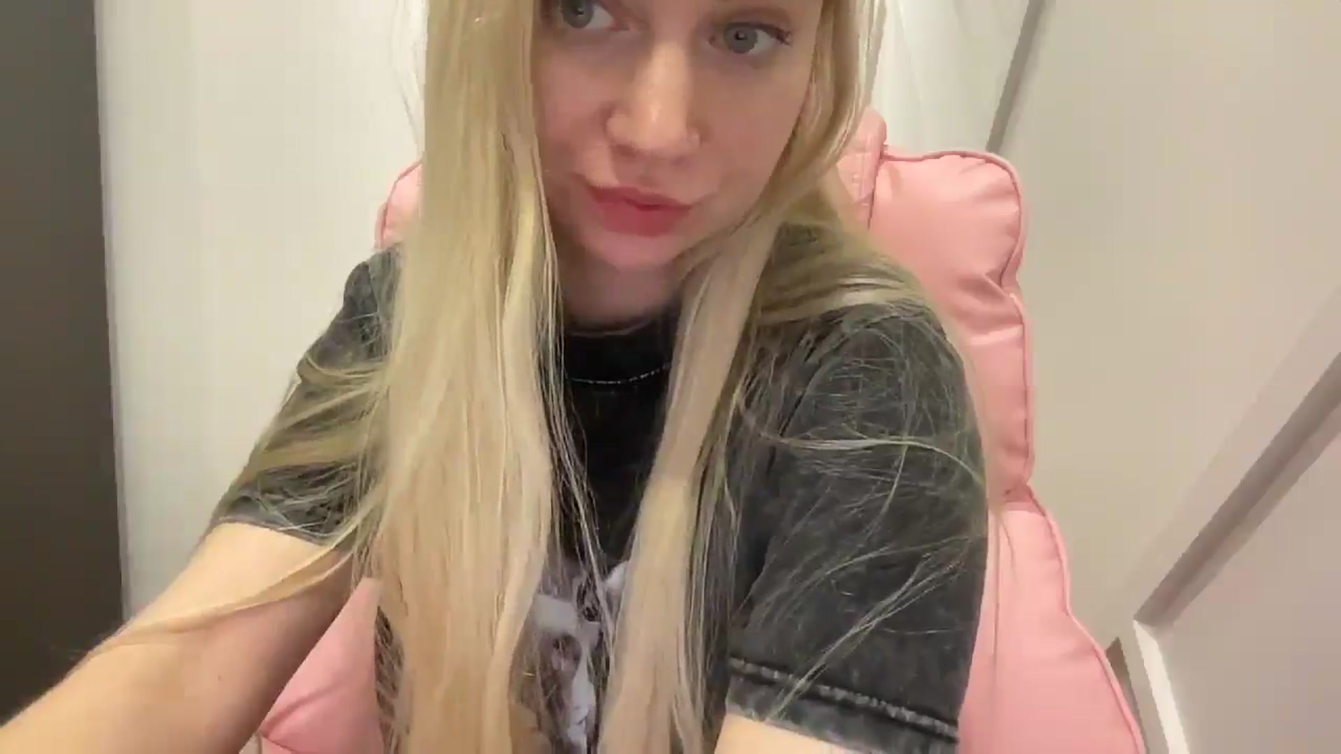 Gallery image thumbnail from Miss_Sylvia's myfreecams stream on, 03/26/2026, 22:03 image 15 of 20