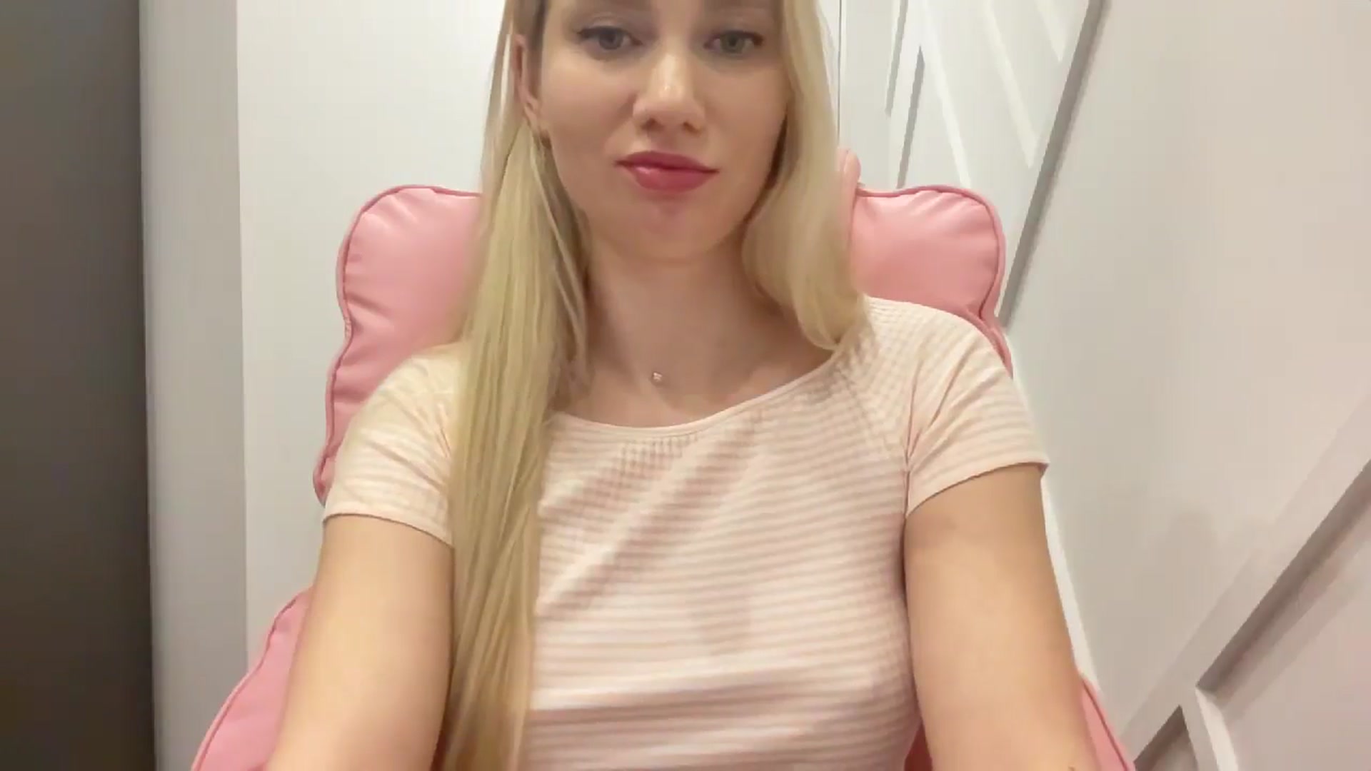 Gallery image thumbnail from Miss_Sylvia's myfreecams stream on, 03/27/2026, 17:41 image 16 of 20