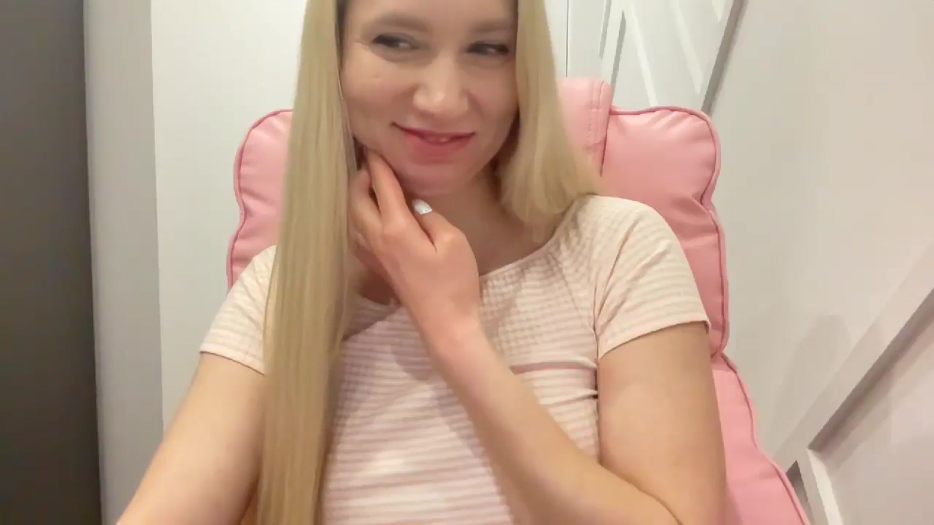Gallery image thumbnail from Miss_Sylvia's myfreecams stream on, 03/27/2026, 19:03 image 14 of 20